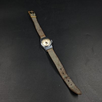 Часы наручные женские "Звезда" с серым ремешком, металл, стекло, Пензенский часовой завод, СССР, 1950-1980 гг.