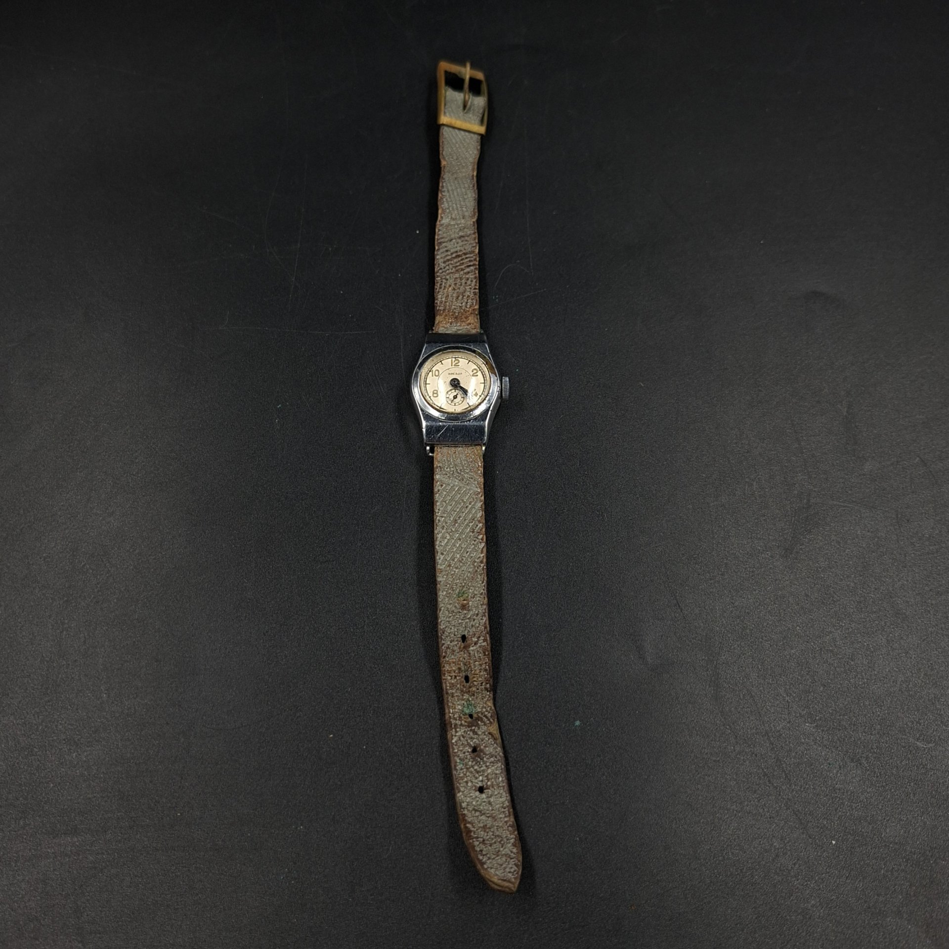 Часы наручные женские "Звезда" с серым ремешком, металл, стекло, Пензенский часовой завод, СССР, 1950-1980 гг.