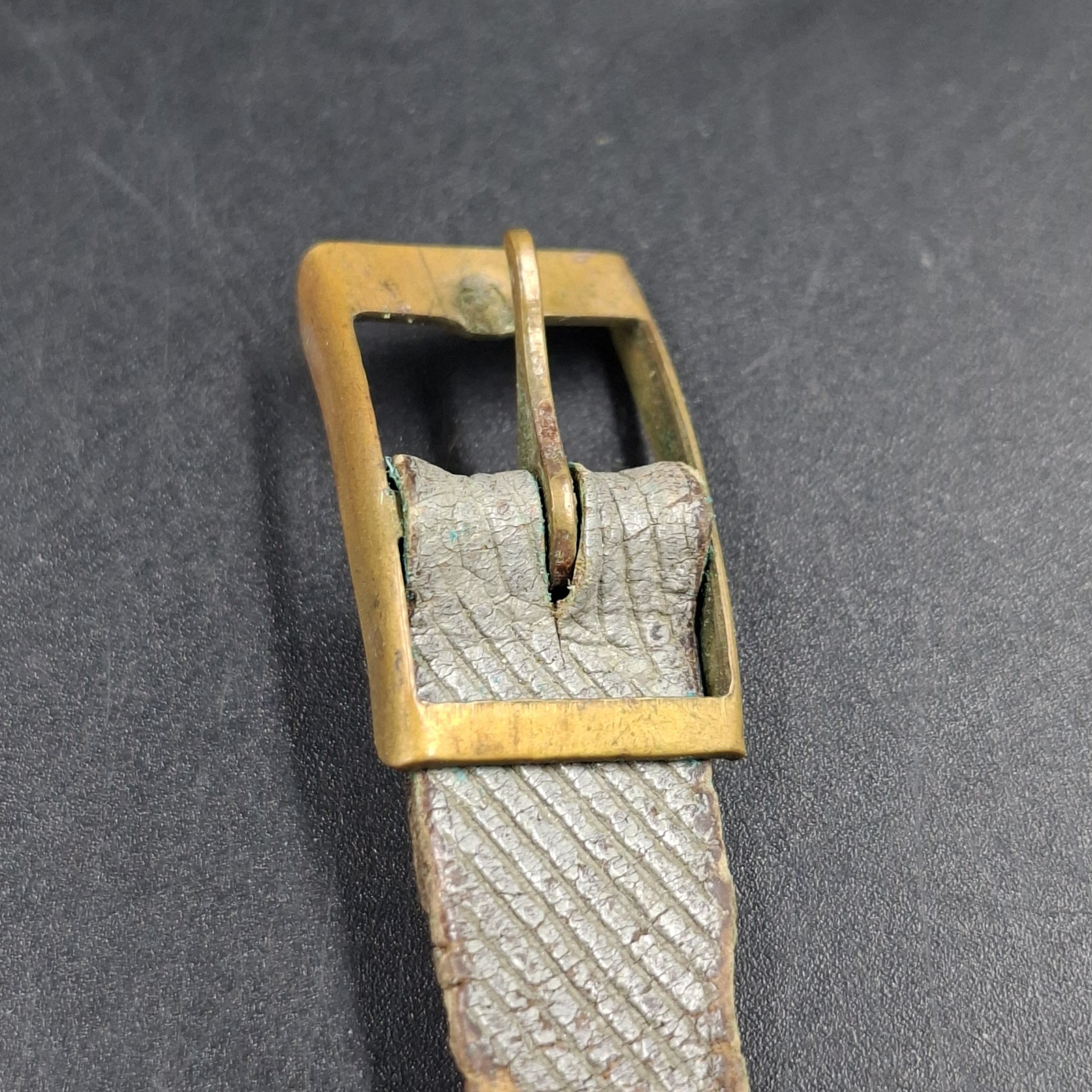 Часы наручные женские "Звезда" с серым ремешком, металл, стекло, Пензенский часовой завод, СССР, 1950-1980 гг.