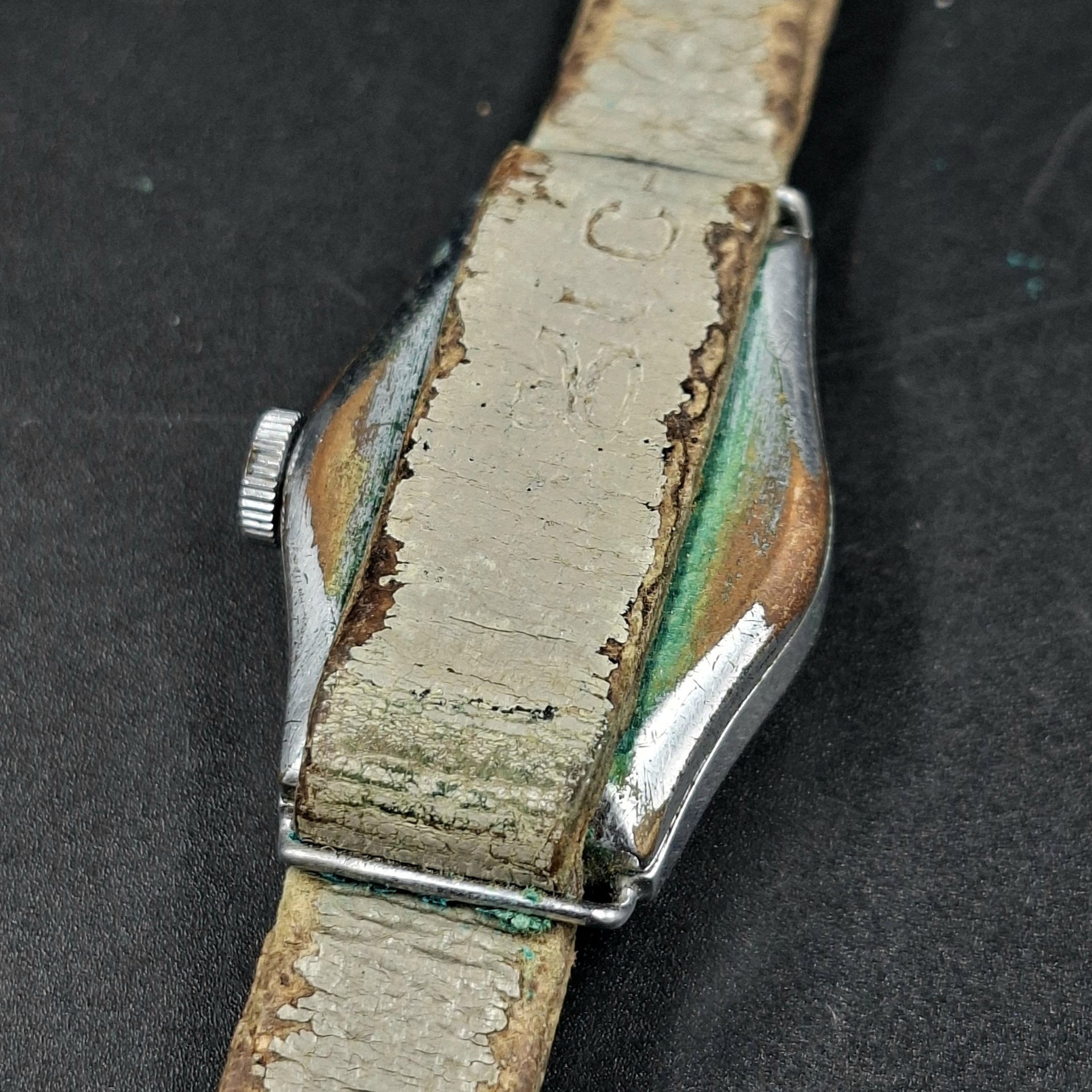 Часы наручные женские "Звезда" с серым ремешком, металл, стекло, Пензенский часовой завод, СССР, 1950-1980 гг.