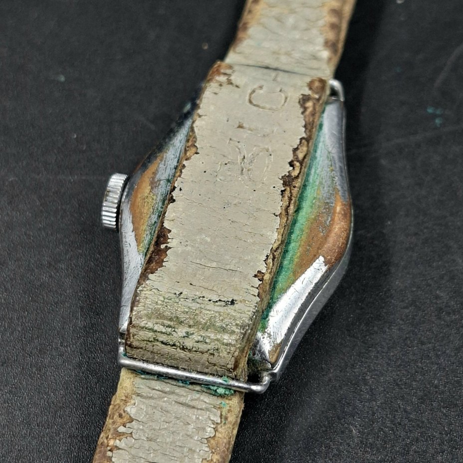 Часы наручные женские "Звезда" с серым ремешком, металл, стекло, Пензенский часовой завод, СССР, 1950-1980 гг.