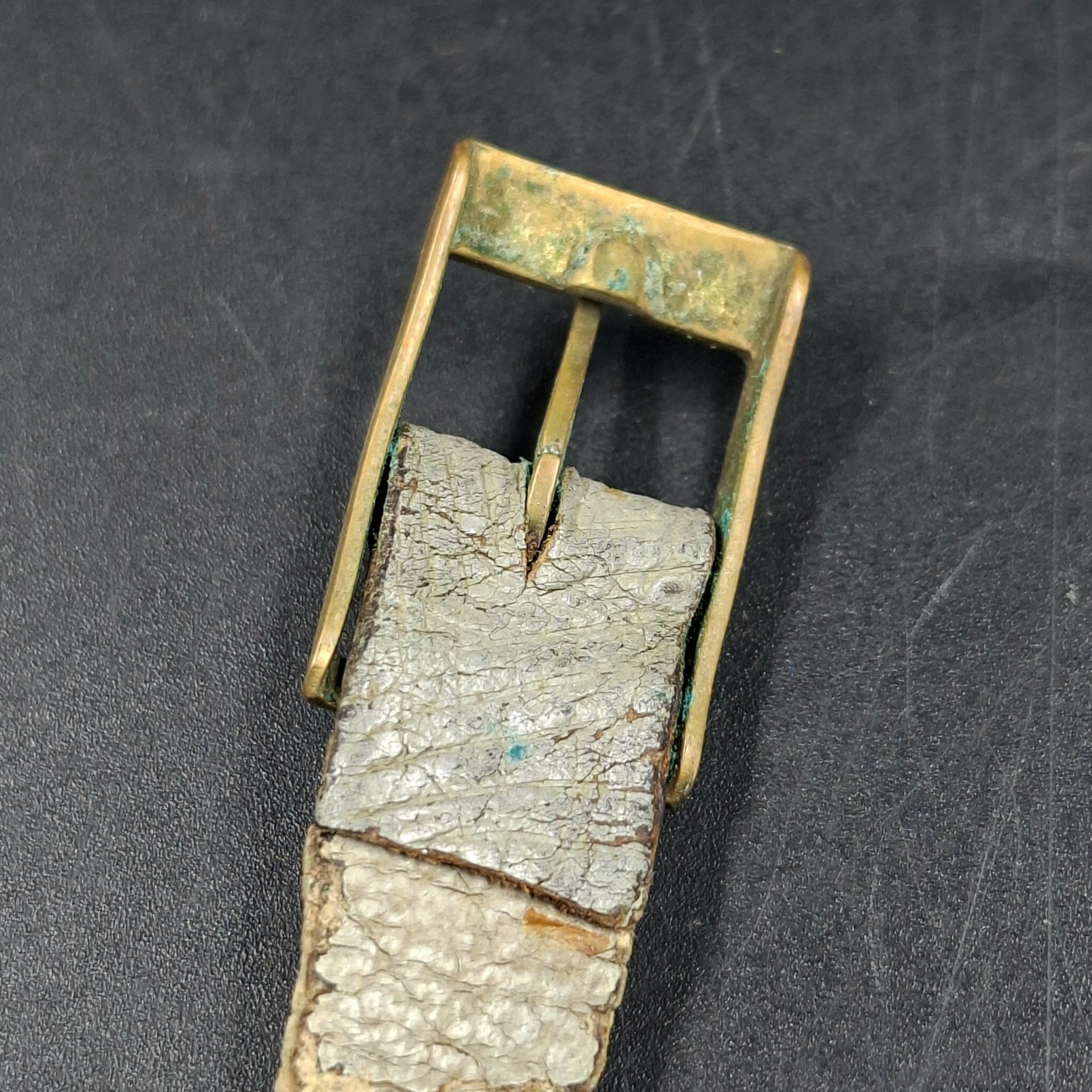 Часы наручные женские "Звезда" с серым ремешком, металл, стекло, Пензенский часовой завод, СССР, 1950-1980 гг.