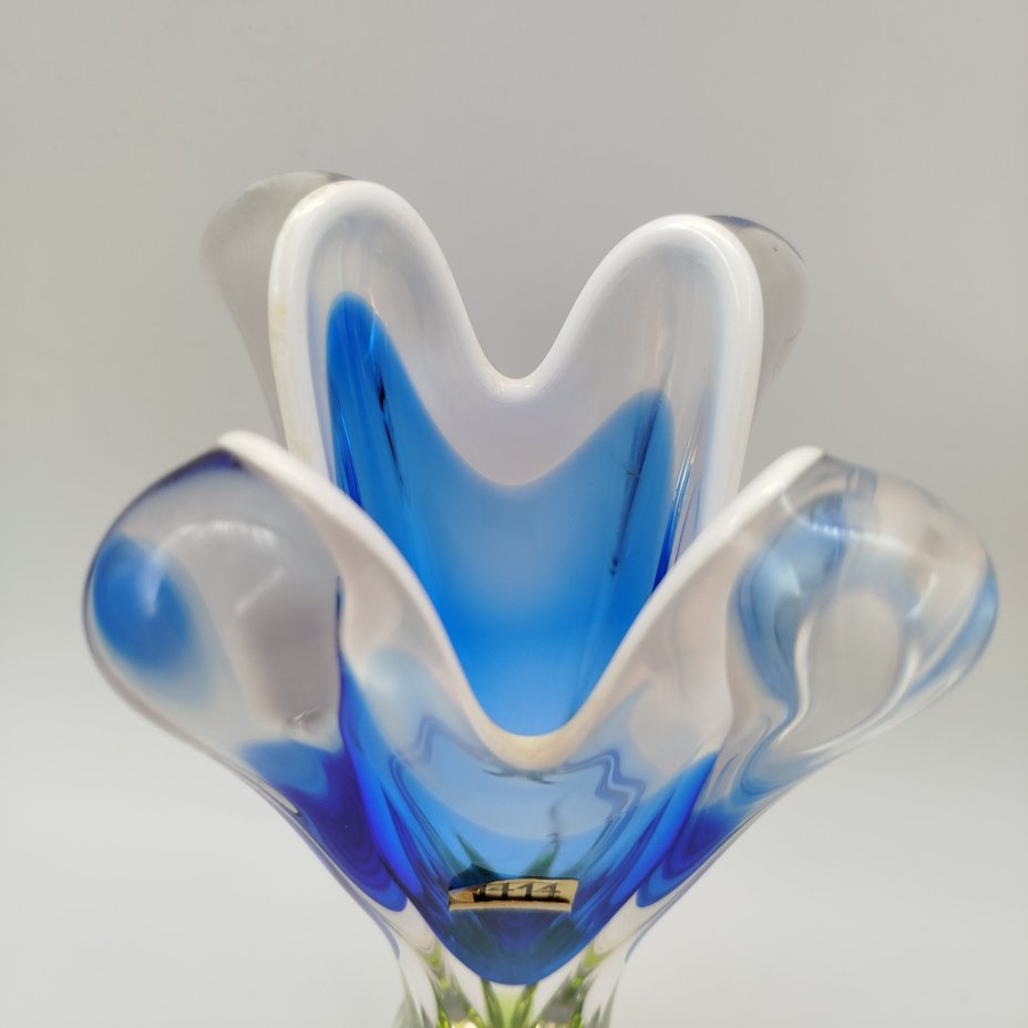 Ваза оригинальной формы в сине-зелёной гамме, дизайнер Йозеф Господка (Josef Hospodka)