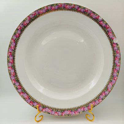 Блюдо большое круглой формы с орнаментом из роз и сирени вдоль борта, фарфор, деколь, золочение, Российская империя, 1890-1915 гг.