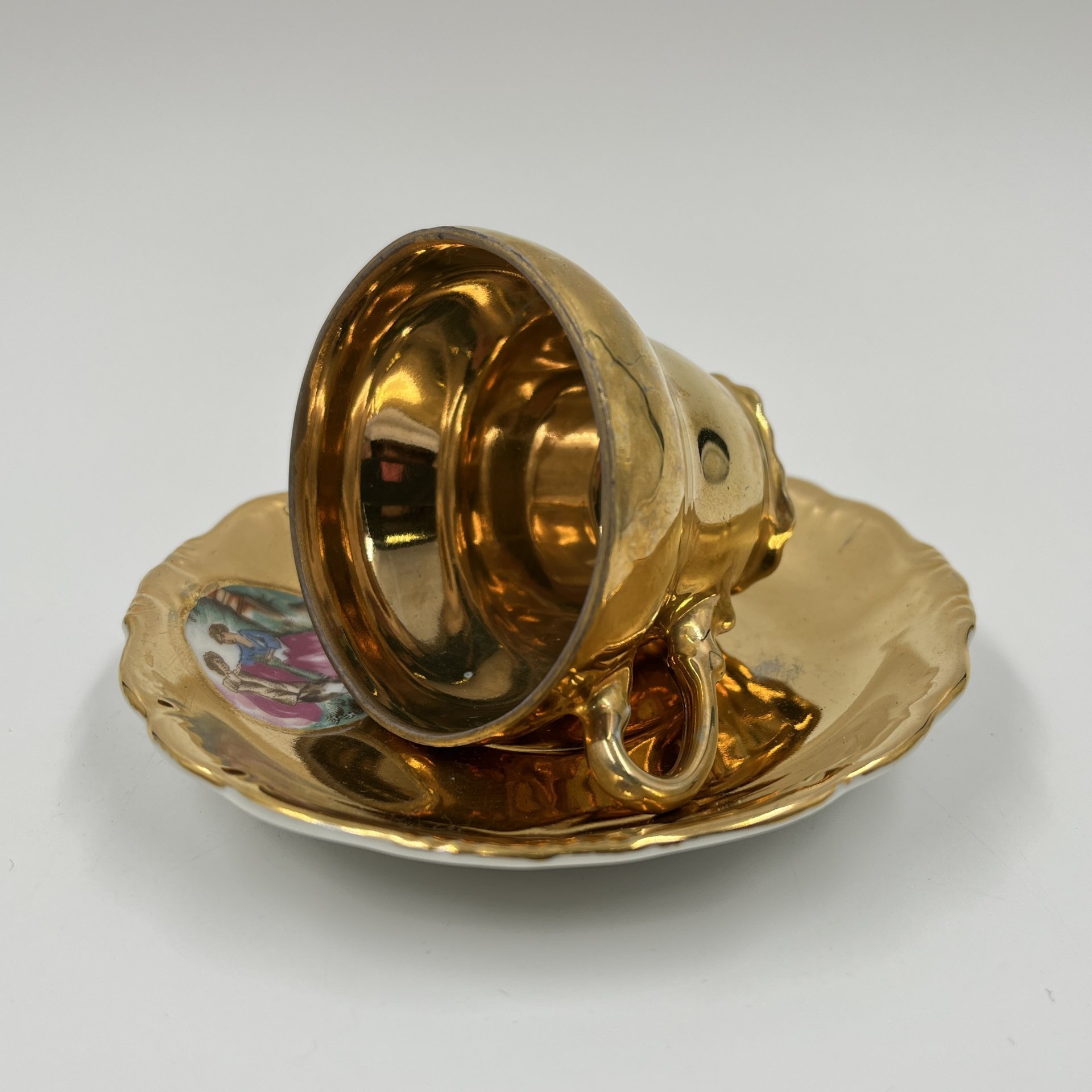 Кофейная пара (чашка, блюдце), фарфор, деколь, золочение, Азия, 1970-1980 гг.