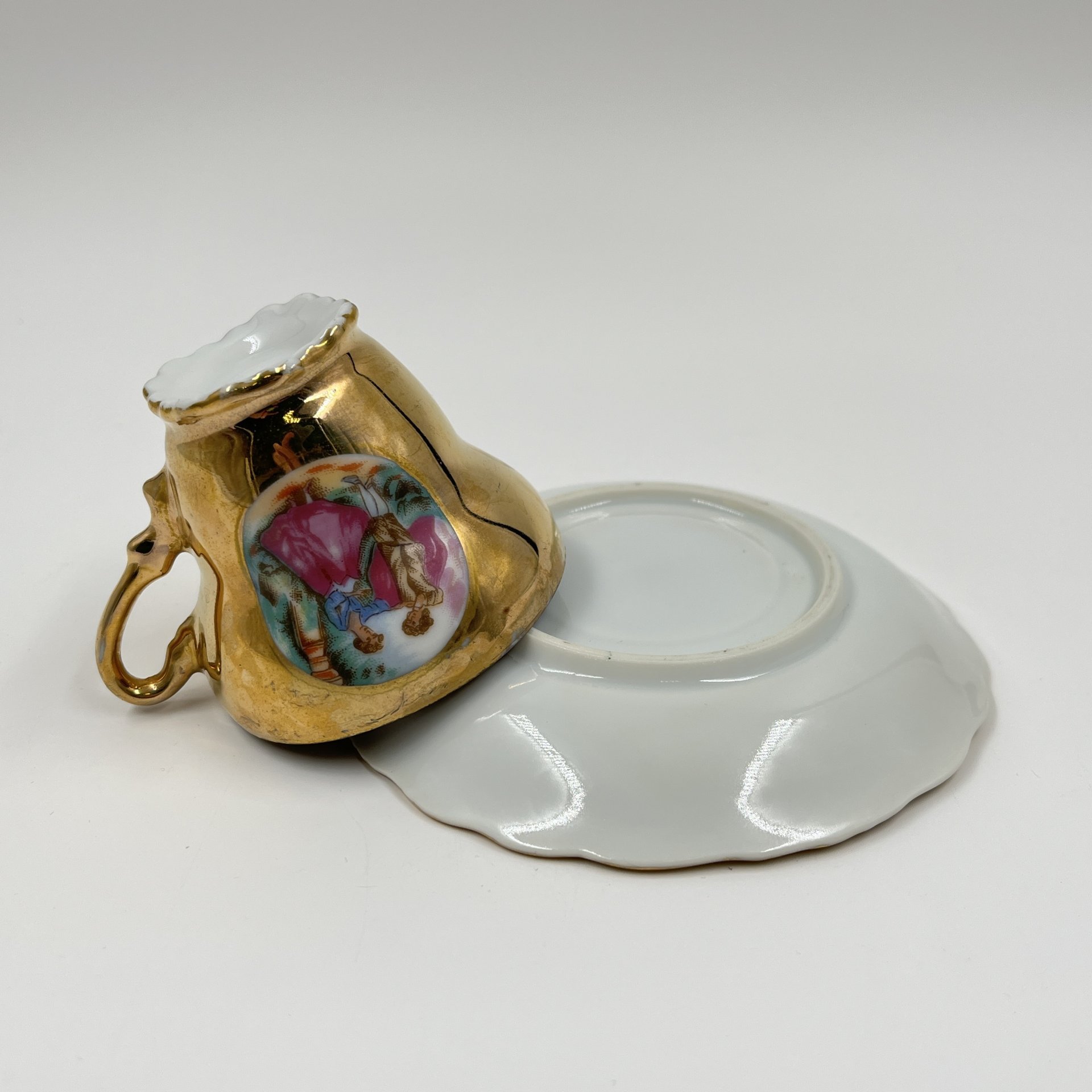 Кофейная пара (чашка, блюдце), фарфор, деколь, золочение, Азия, 1970-1980 гг.