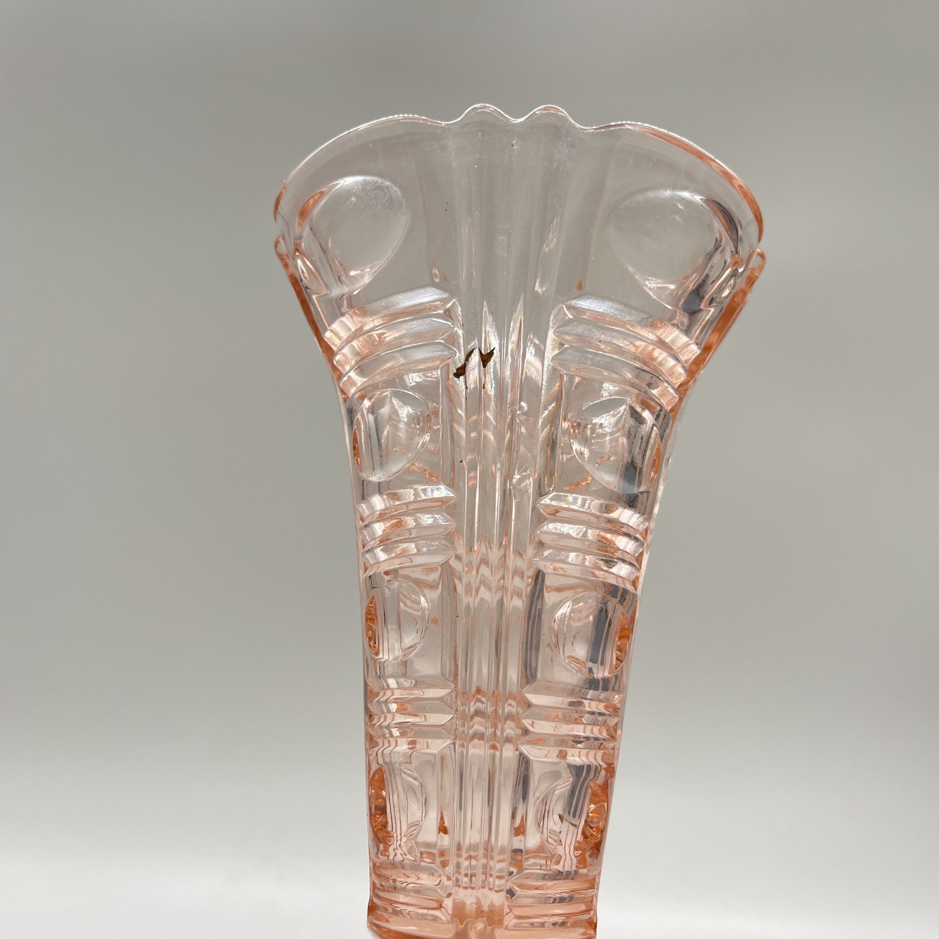 Вазочка для небольшого букета в карамельном оттенке, цветное стекло, пресс, СССР, 1950-1970 гг.