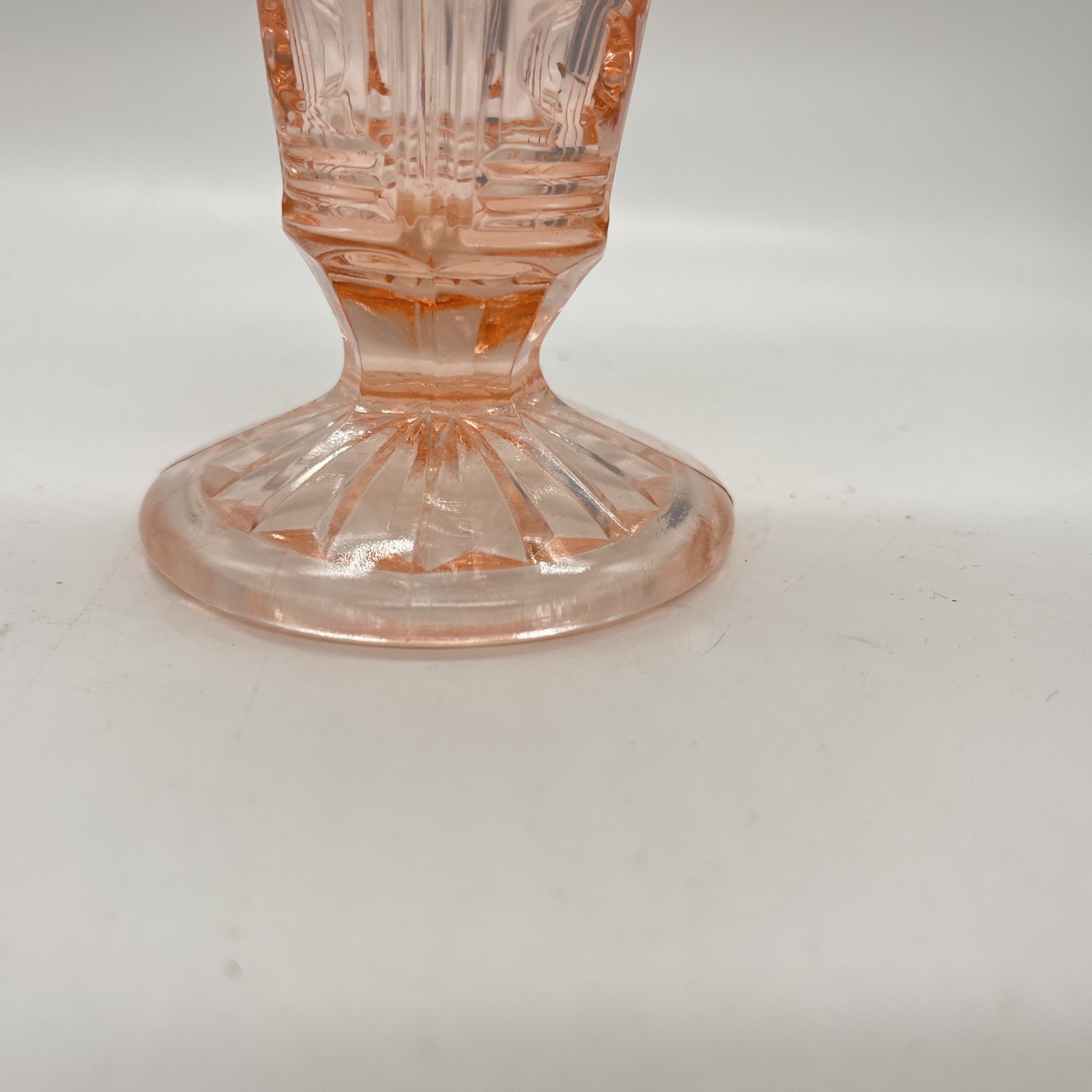 Вазочка для небольшого букета в карамельном оттенке, цветное стекло, пресс, СССР, 1950-1970 гг.