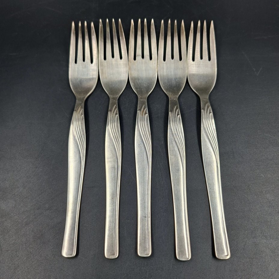 Набор из пяти столовых вилок с фигурными рукоятями, мНЦ (медь-никель-цинк), Павловский завод художественных металлоизделий им. С.М. Кирова, СССР, 1960-1990 гг.