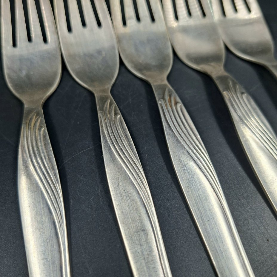 Набор из пяти столовых вилок с фигурными рукоятями, мНЦ (медь-никель-цинк), Павловский завод художественных металлоизделий им. С.М. Кирова, СССР, 1960-1990 гг.