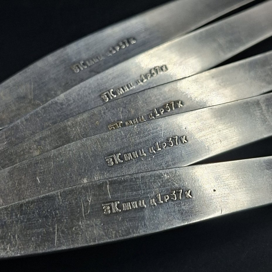 Набор из пяти столовых вилок с фигурными рукоятями, мНЦ (медь-никель-цинк), Павловский завод художественных металлоизделий им. С.М. Кирова, СССР, 1960-1990 гг.