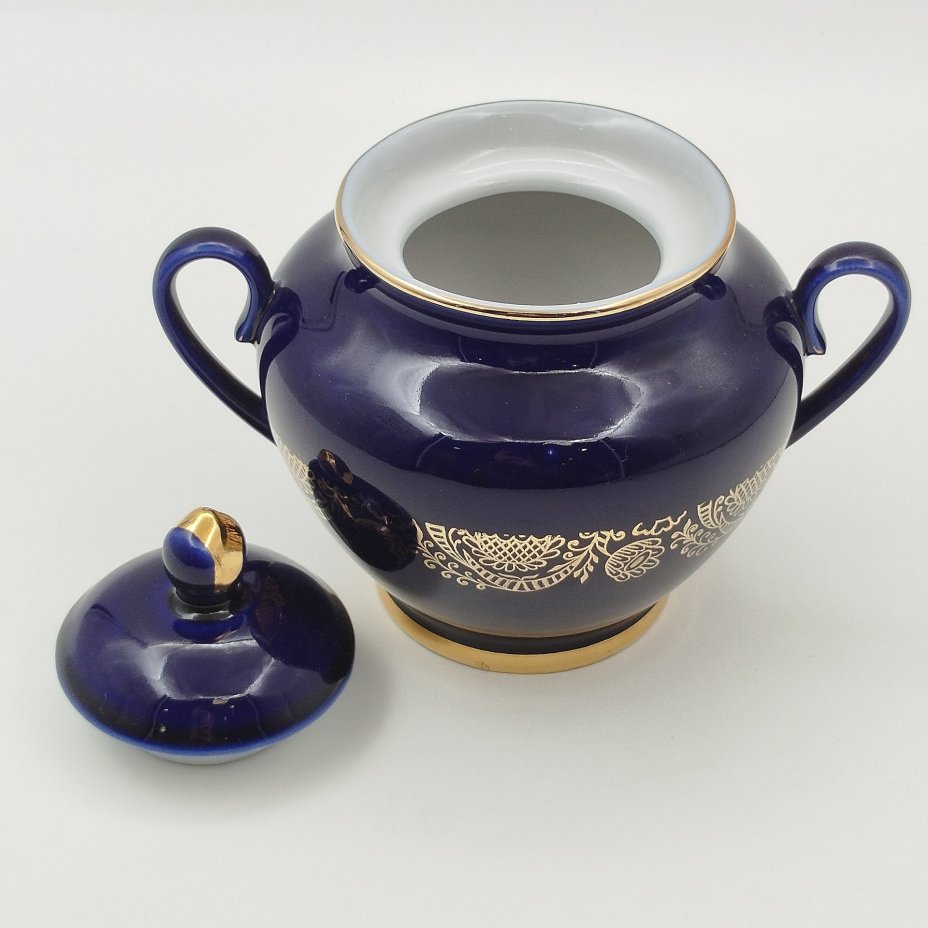 Сахарница "Золотой фриз", автор Косенкова К.Г., фарфор, крытье кобальтом, золочение, Ленинградский фарфоровый завод (ЛФЗ), СССР, 1970-1991 гг.