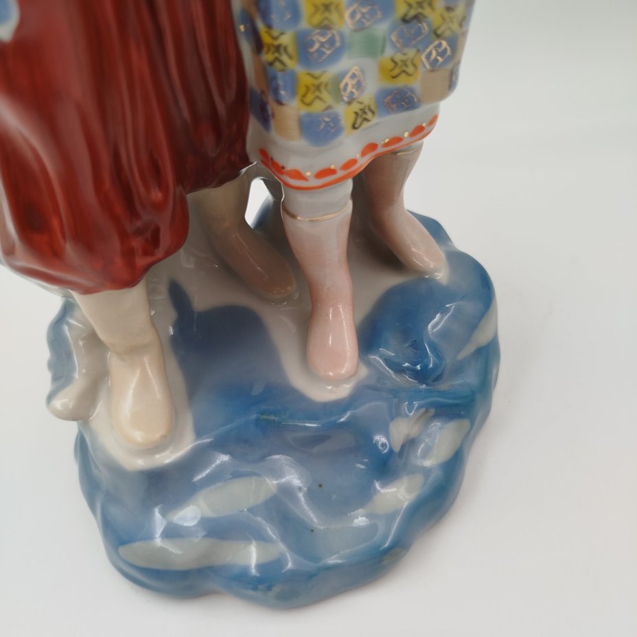 Статуэтка "Майская ночь", скульптор О.Л. Жникруп, фарфор, роспись, золочение, Полонский завод художественной керамики (Полонное ЗХК), СССР, 1973-1991 гг.