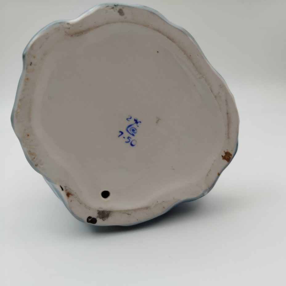 Статуэтка "Майская ночь", скульптор О.Л. Жникруп, фарфор, роспись, золочение, Полонский завод художественной керамики (Полонное ЗХК), СССР, 1973-1991 гг.