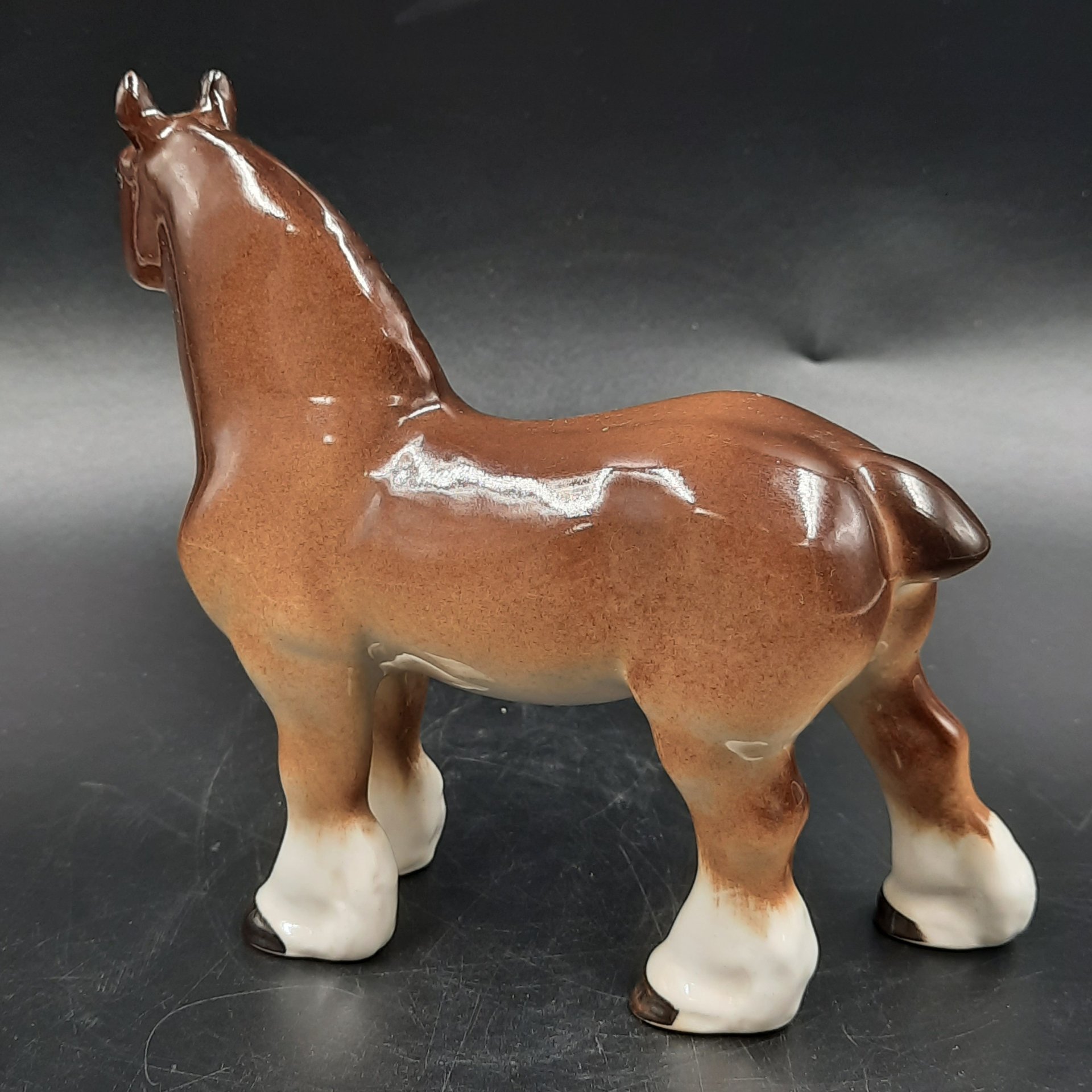 Статуэтка "Лошадь-тяжеловоз", фарфор, аэрография, Ленинградский фарфоровый завод (ЛФЗ), СССР, 1970-1990 гг.