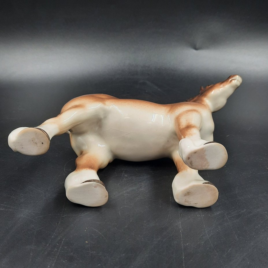 Статуэтка "Лошадь-тяжеловоз", фарфор, аэрография, Ленинградский фарфоровый завод (ЛФЗ), СССР, 1970-1990 гг.