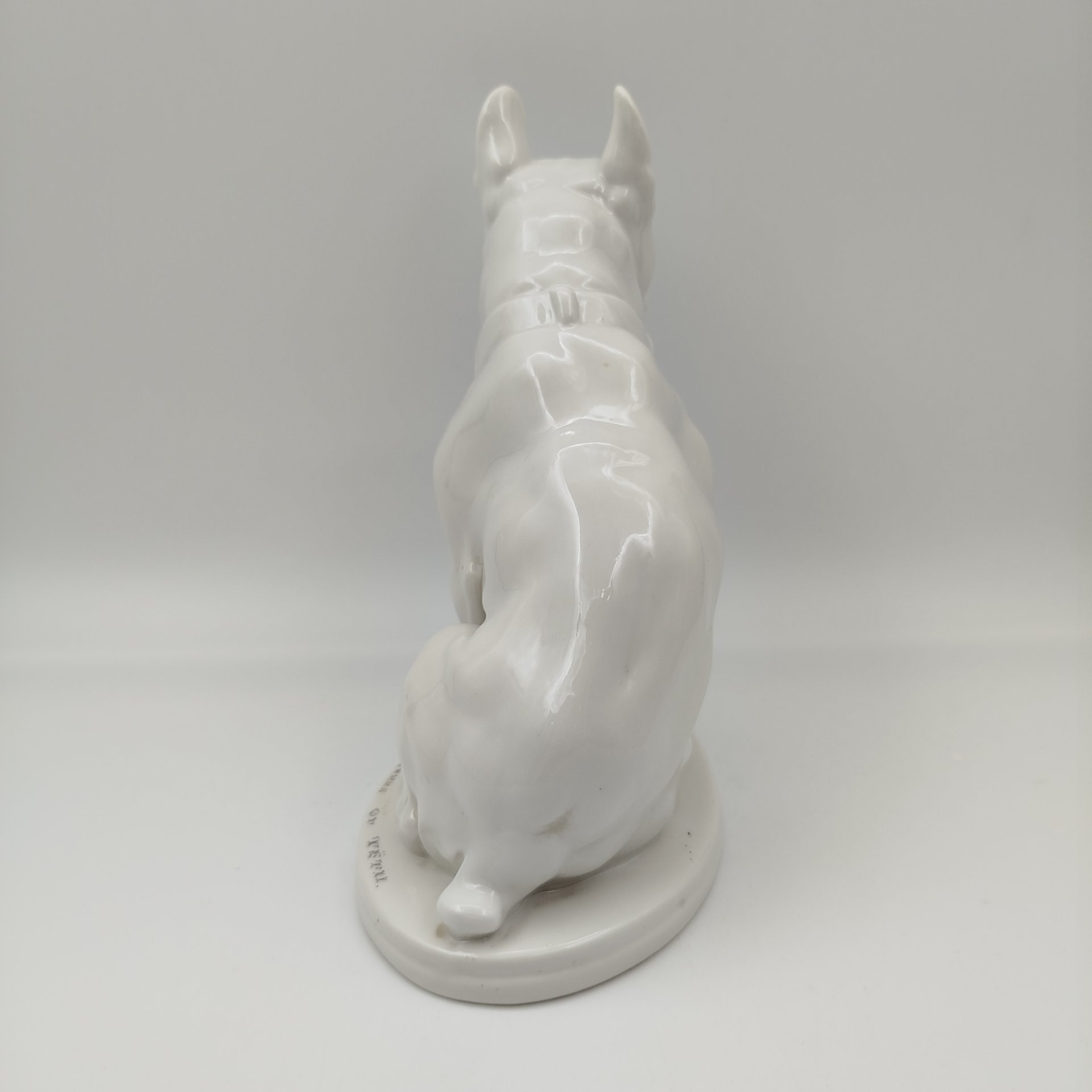 Статуэтка "Боксер" (с дарственной надписью), скульптор В.С. Драчинская, фарфор, Ленинградский фарфоровый завод (ЛФЗ), СССР, 1960-1970 гг.