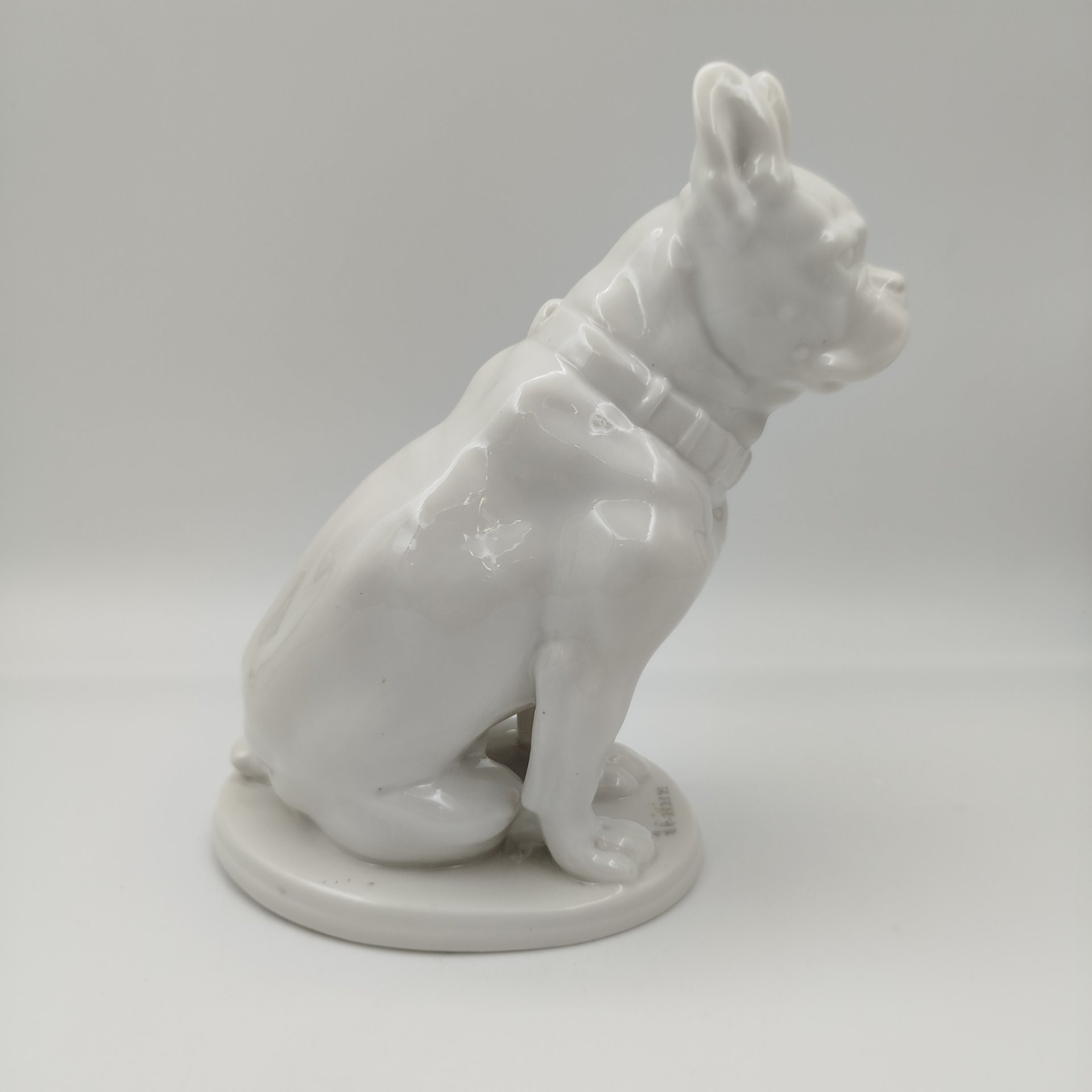 Статуэтка "Боксер" (с дарственной надписью), скульптор В.С. Драчинская, фарфор, Ленинградский фарфоровый завод (ЛФЗ), СССР, 1960-1970 гг.