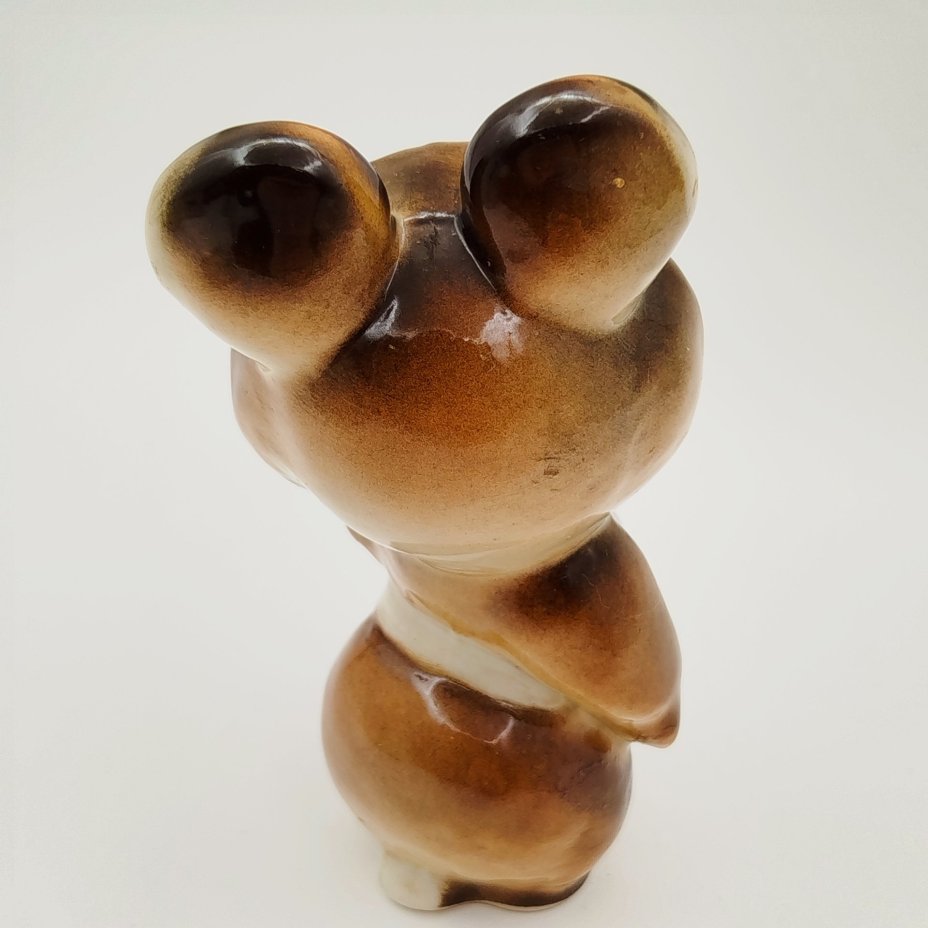 Статуэтка "Олимпийский мишка", скульптор П.П. Веселов, фарфор, аэрография, Ленинградский фарфоровый завод (ЛФЗ), СССР, 1980 г.