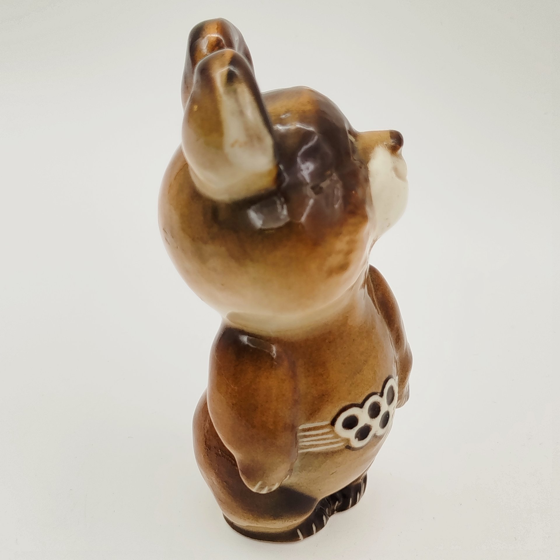 Статуэтка "Олимпийский мишка", скульптор П.П. Веселов, фарфор, аэрография, Ленинградский фарфоровый завод (ЛФЗ), СССР, 1980 г.