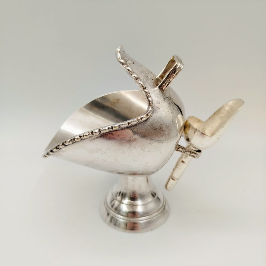 Сахарница в виде ковша с совочком с растительным декором