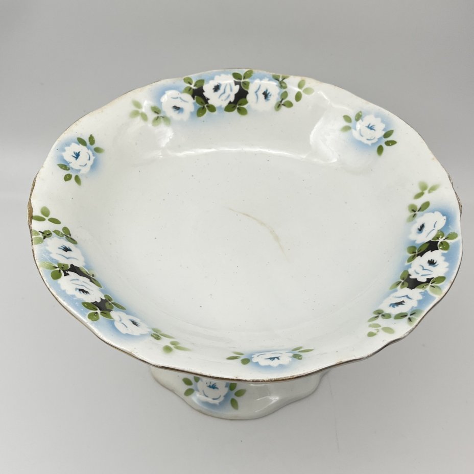 Фруктовница с цветочным декором, фаянс, деколь, золочение, Конаковский фаянсовый завод им. М.И. Калинина (ЗиК Конаково), СССР, 1929-1940 гг.