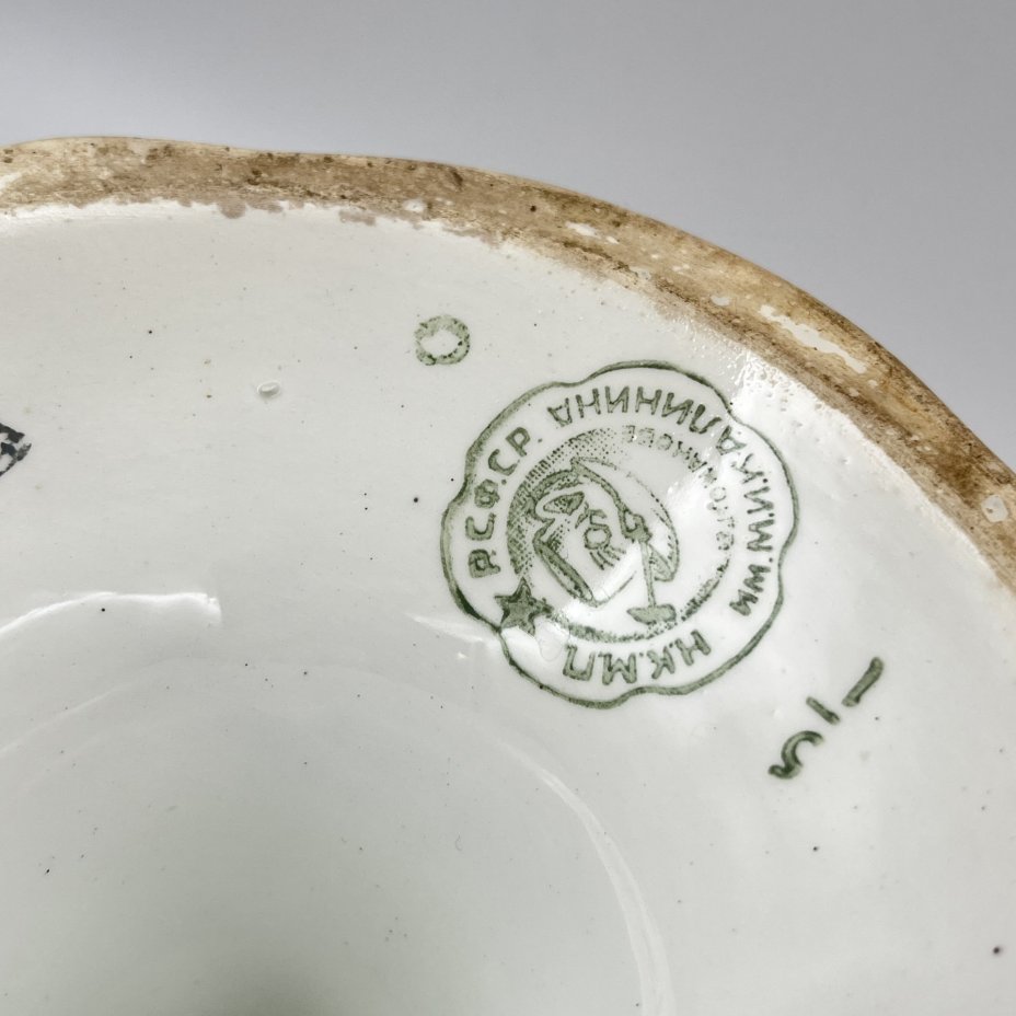 Фруктовница с цветочным декором, фаянс, деколь, золочение, Конаковский фаянсовый завод им. М.И. Калинина (ЗиК Конаково), СССР, 1929-1940 гг.