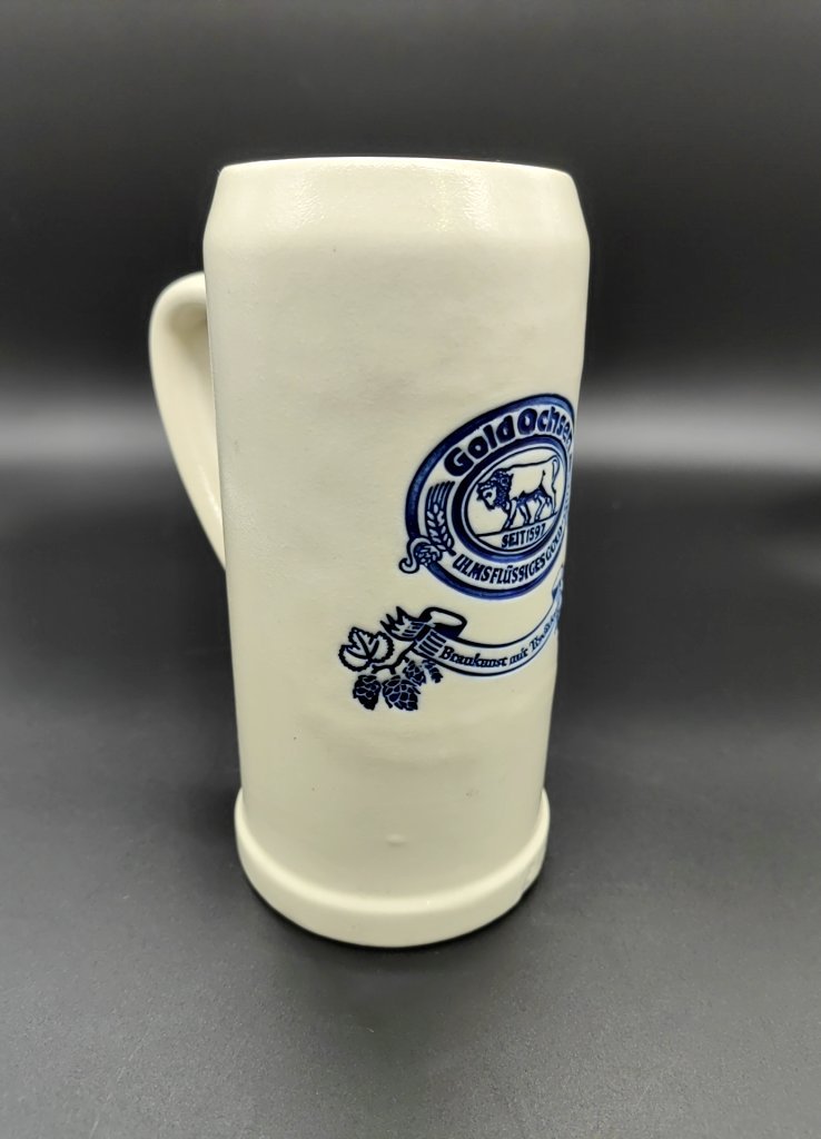 Пивная кружка сувенирная, декорированная надписью "Жидкое золото Ульма"