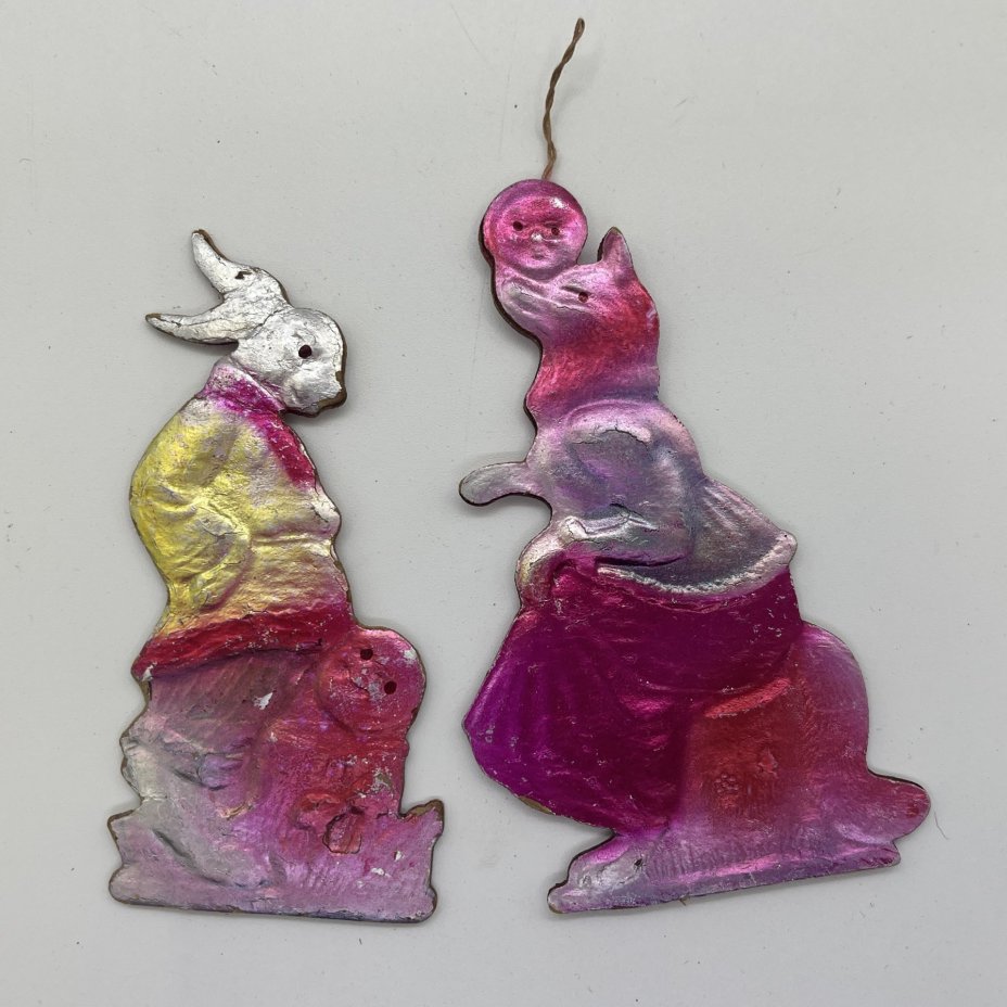 Набор из двух винтажных ёлочных игрушек по мотивам сказки "Колобок", картон, штамповка, аэрография, СССР, 1960-1980 гг.