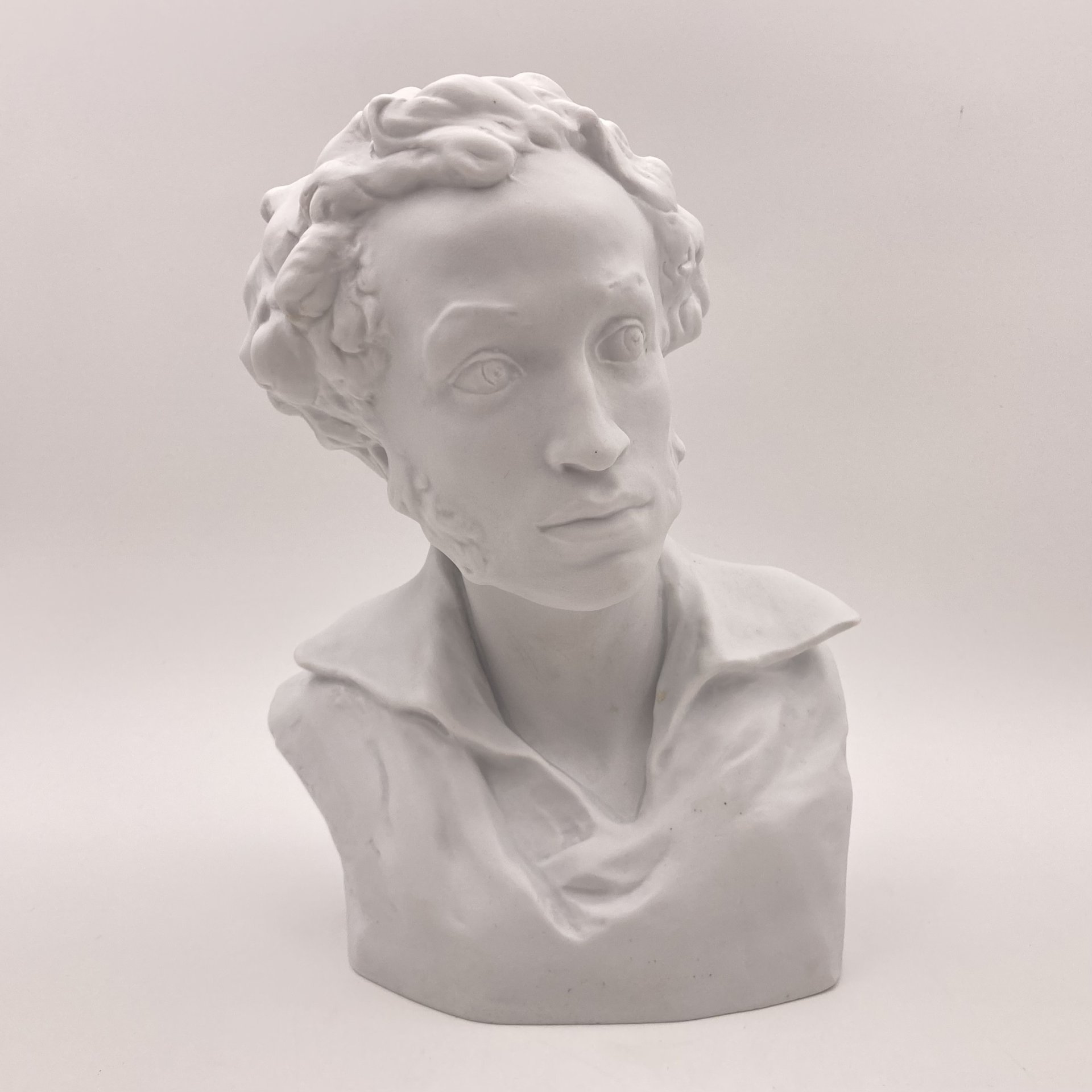 Бюст "А.С. Пушкин", автор модели А.Д. Корсиков, бисквит, Ленинградский фарфоровый завод (ЛФЗ), Ленинградский фарфоровый завод (ЛФЗ)