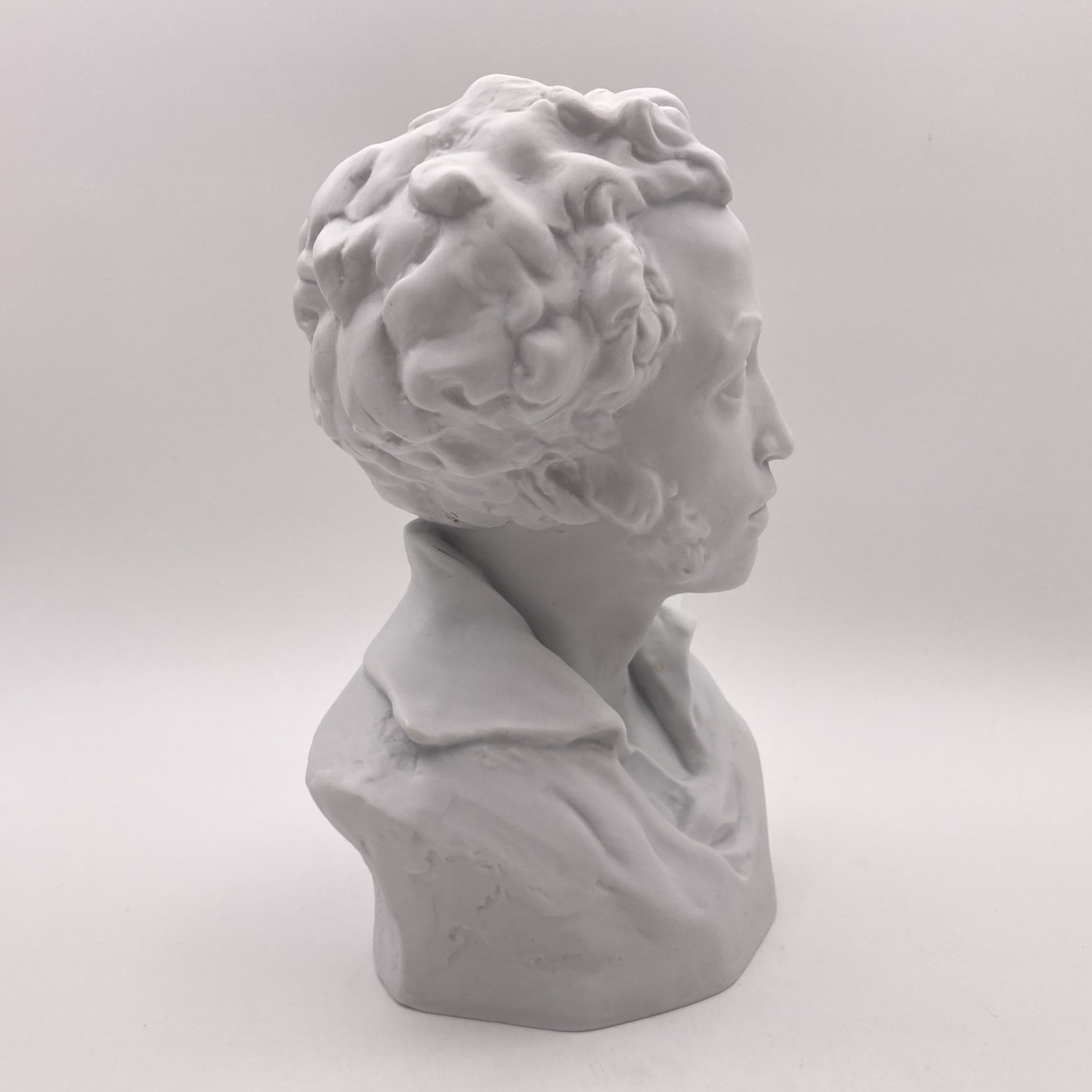 Бюст "А.С. Пушкин", автор модели А.Д. Корсиков, бисквит, Ленинградский фарфоровый завод (ЛФЗ), Ленинградский фарфоровый завод (ЛФЗ)