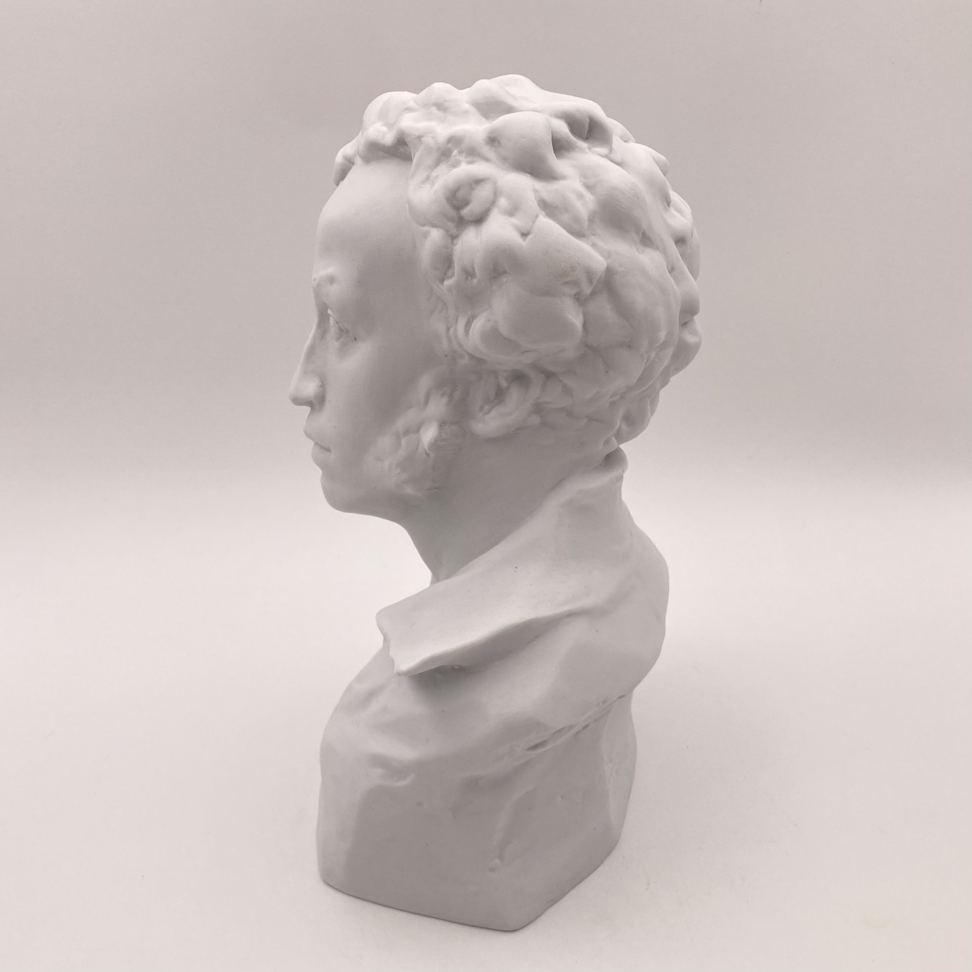 Бюст "А.С. Пушкин", автор модели А.Д. Корсиков, бисквит, Ленинградский фарфоровый завод (ЛФЗ), Ленинградский фарфоровый завод (ЛФЗ)