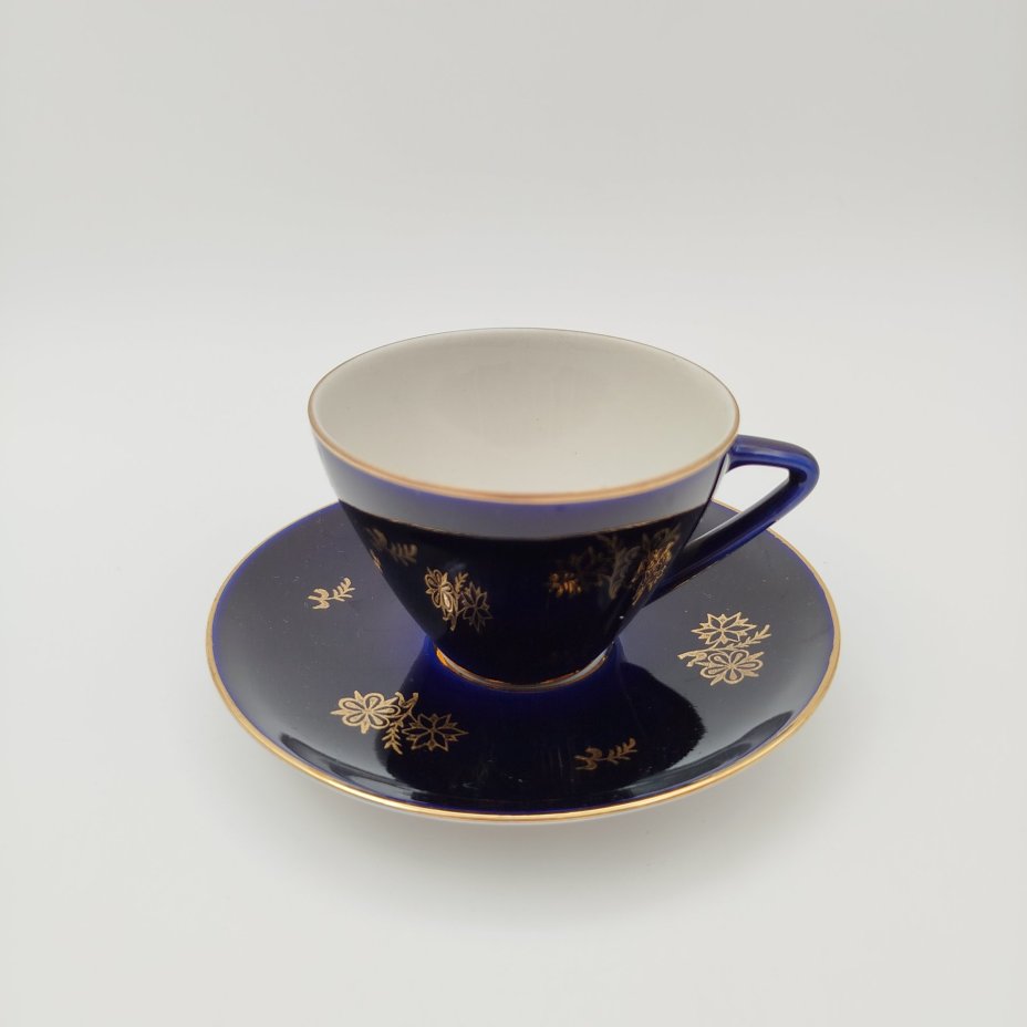 Пара кофейная с цветочным декором, форма "Утро", фарфор, крытье кобальтом, золочение, Ленинградский фарфоровый завод (ЛФЗ), СССР, 1960-1992 гг.