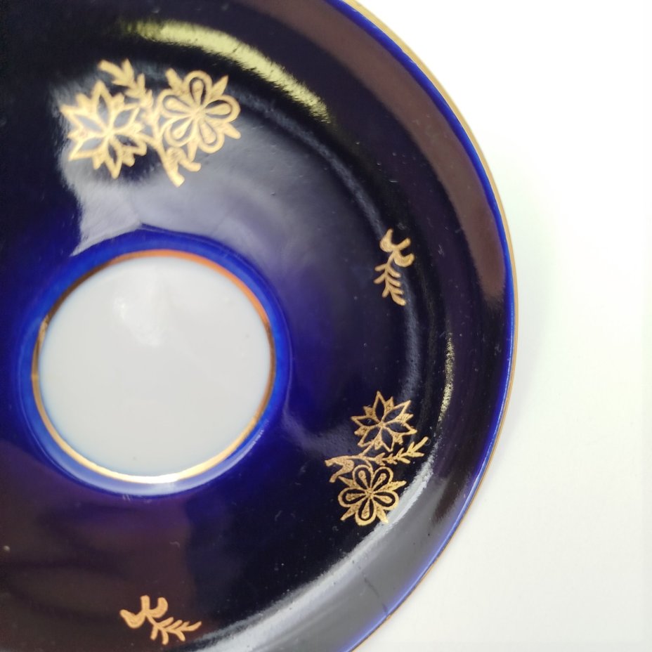 Пара кофейная с цветочным декором, форма "Утро", фарфор, крытье кобальтом, золочение, Ленинградский фарфоровый завод (ЛФЗ), СССР, 1960-1992 гг.