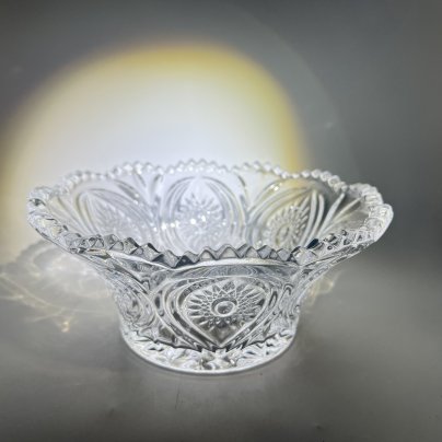 Салатник круглой формы с растительным декором, стекло, пресс, Россия, 1990-2010 гг.