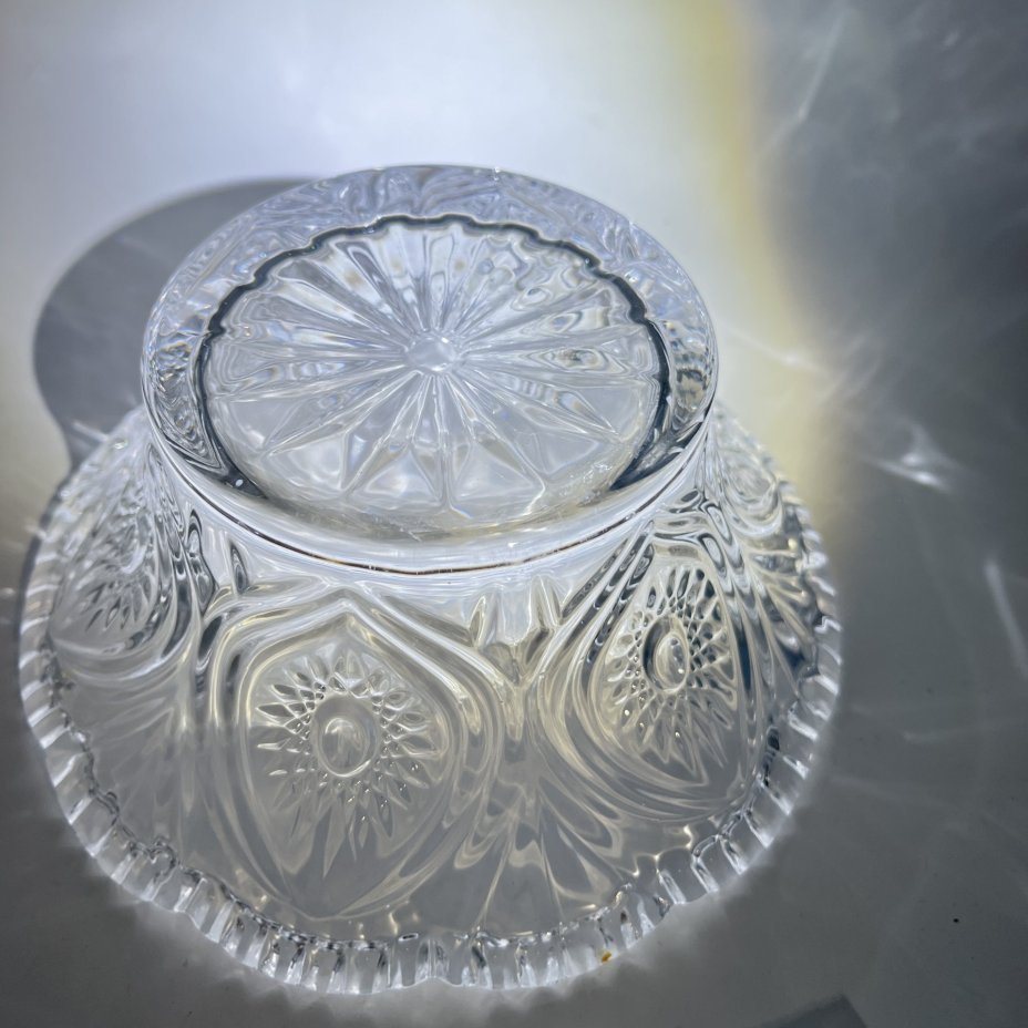 Салатник круглой формы с растительным декором