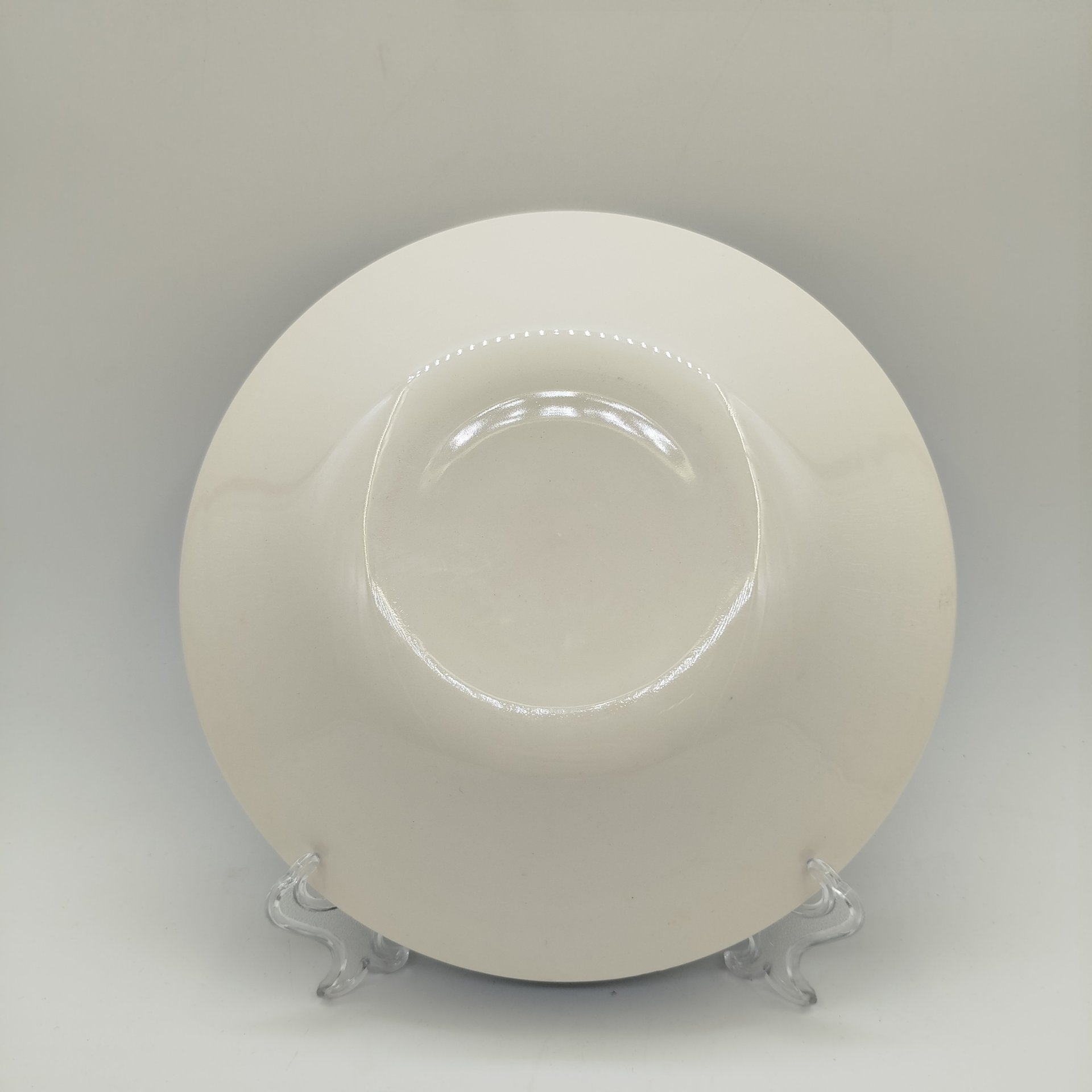 Тарелка, украшенная бытовой сценой, фаянс, деколь, Европа, 1980-2000 гг.