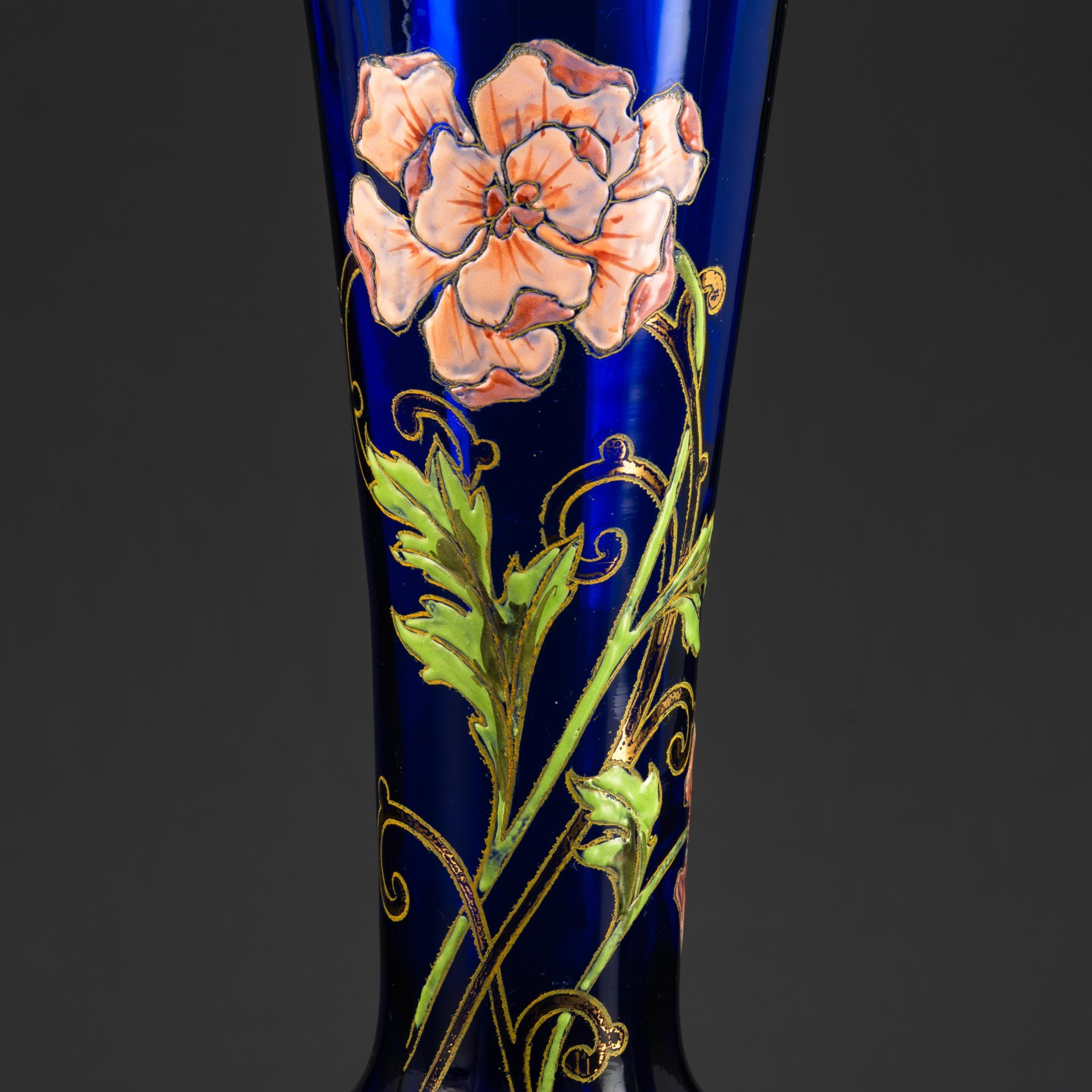 Ваза кобальтового цвета с флоральным декором, выполненная в стилистике Legras et C. (Легра и Ко), стекло, полихромные эмали, Франция, 1920-1930 гг.