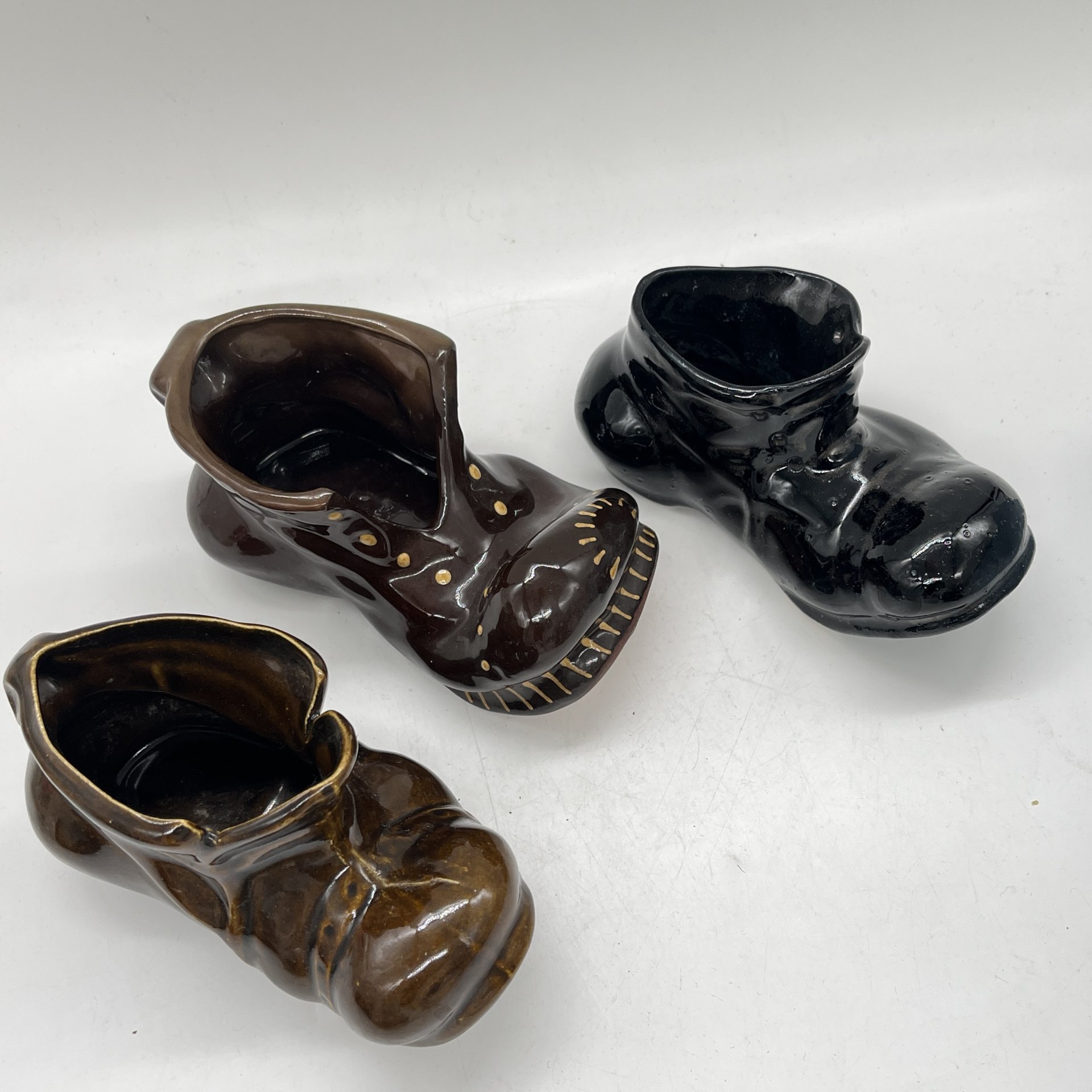 Набор из 3 статуэток "Башмаки", керамика, глазурь, СССР, 1970-1990 гг.