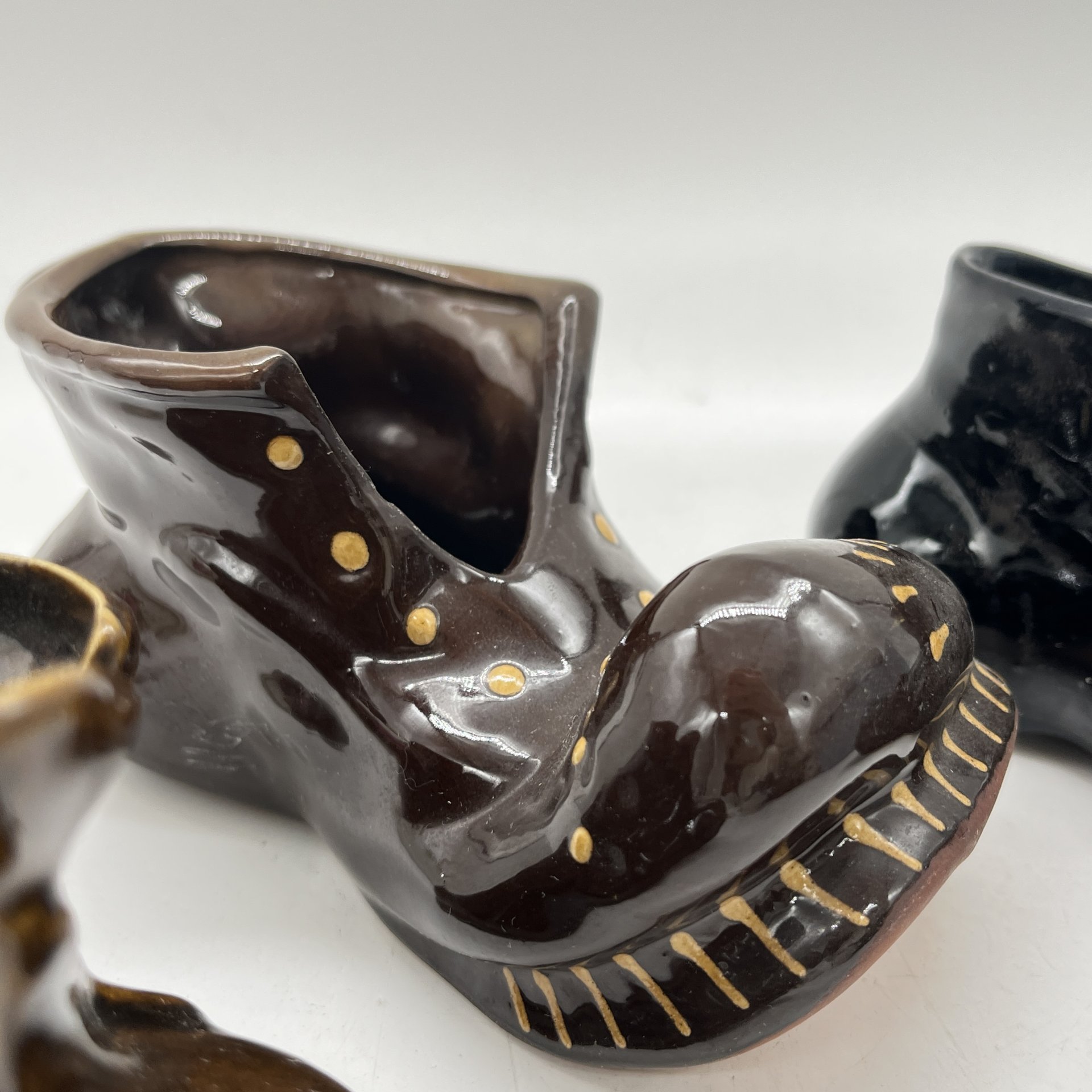 Набор из 3 статуэток "Башмаки", керамика, глазурь, СССР, 1970-1990 гг.