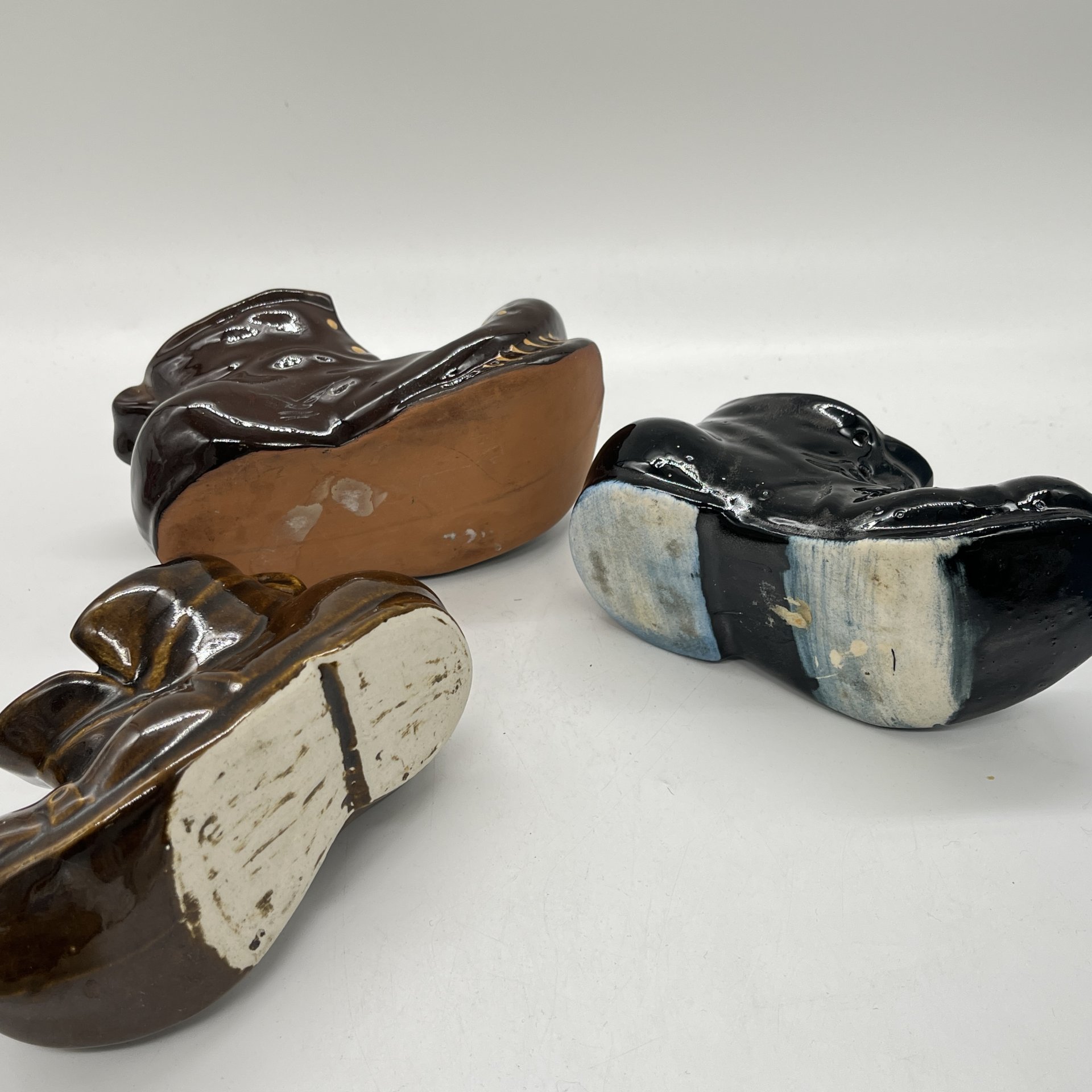 Набор из 3 статуэток "Башмаки", керамика, глазурь, СССР, 1970-1990 гг.