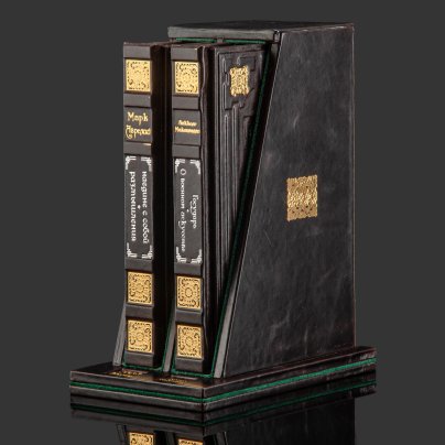 Набор подарочных книг в коробе (Марк Аврелий "Наедине с собой" и Никколо Макиавелли "Государь") обрезной декор, авторская работа