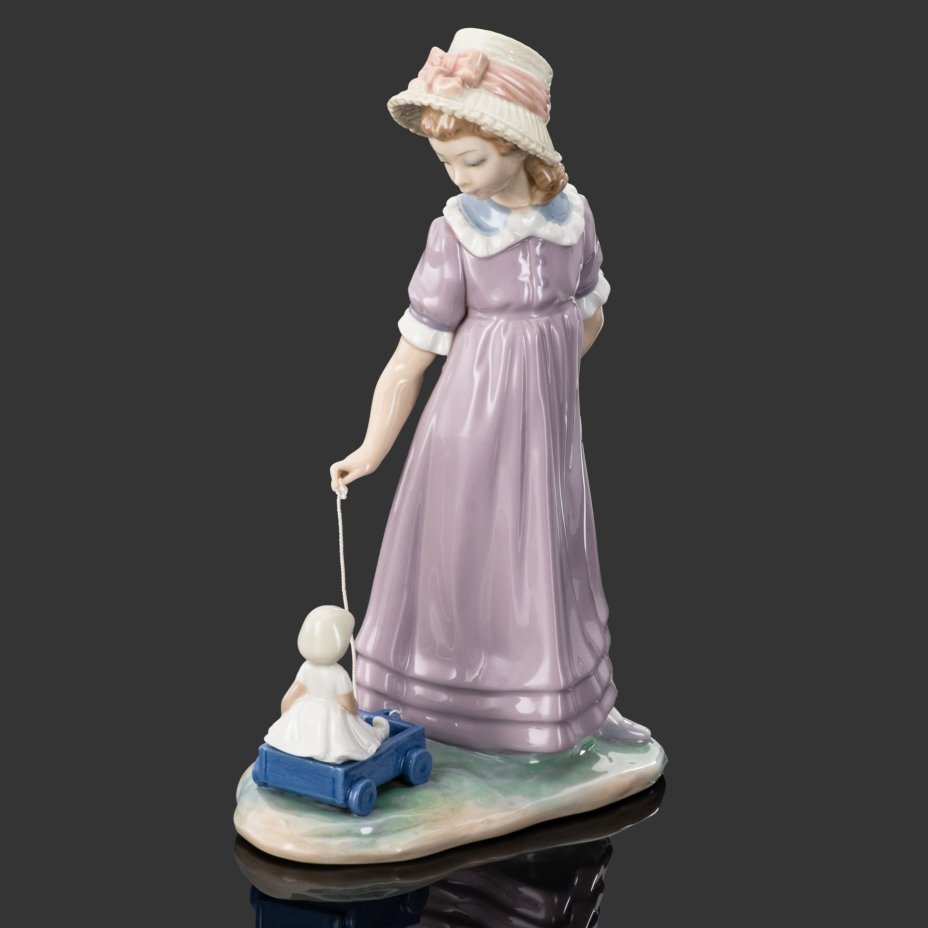 Статуэтка "Девочка с куклой", фарфор, роспись, Lladro, Испания, 1971-1974 гг.
