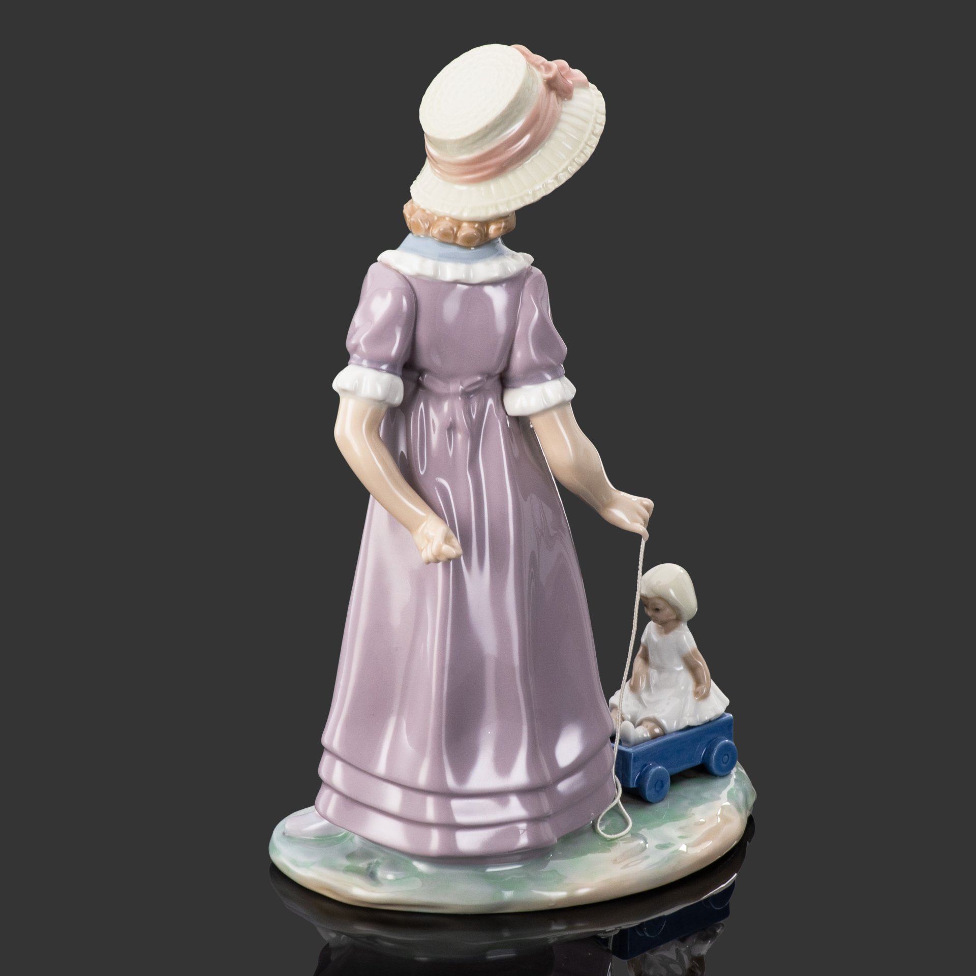 Статуэтка "Девочка с куклой", фарфор, роспись, Lladro, Испания, 1971-1974 гг.
