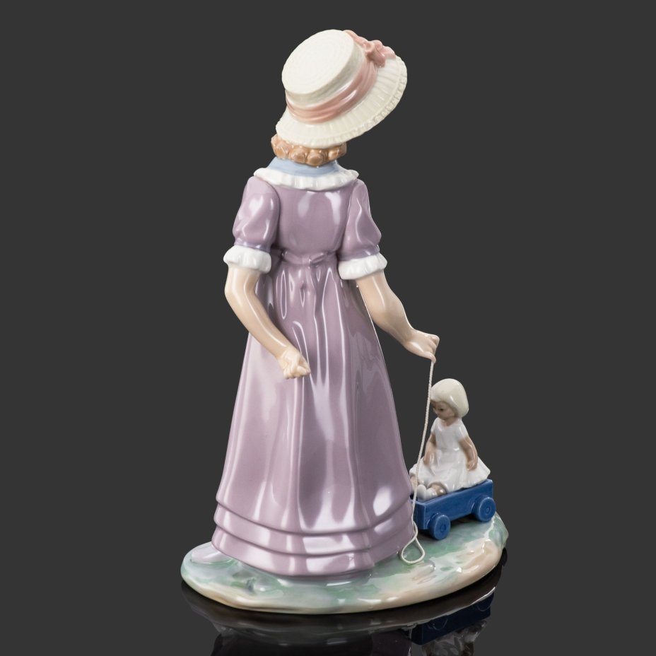 Статуэтка "Девочка с куклой", фарфор, роспись, Lladro, Испания, 1971-1974 гг.