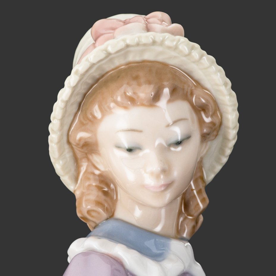 Статуэтка "Девочка с куклой", фарфор, роспись, Lladro, Испания, 1971-1974 гг.