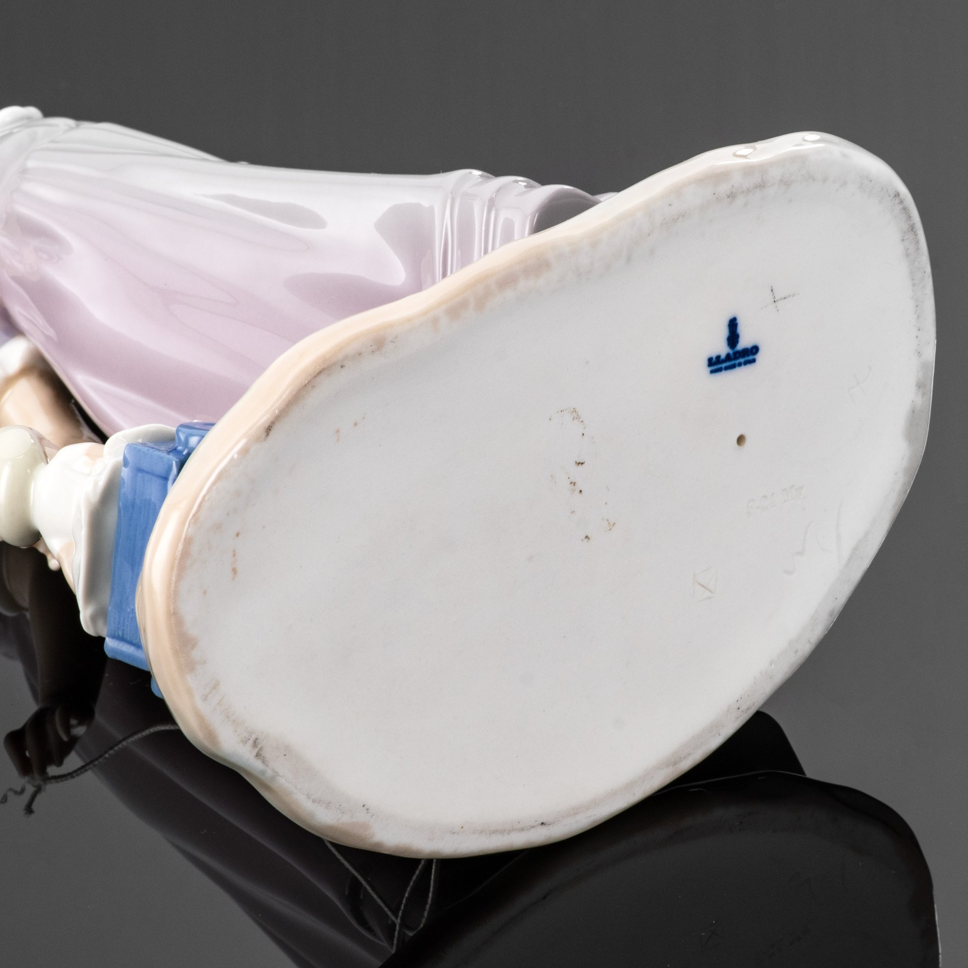 Статуэтка "Девочка с куклой", фарфор, роспись, Lladro, Испания, 1971-1974 гг.