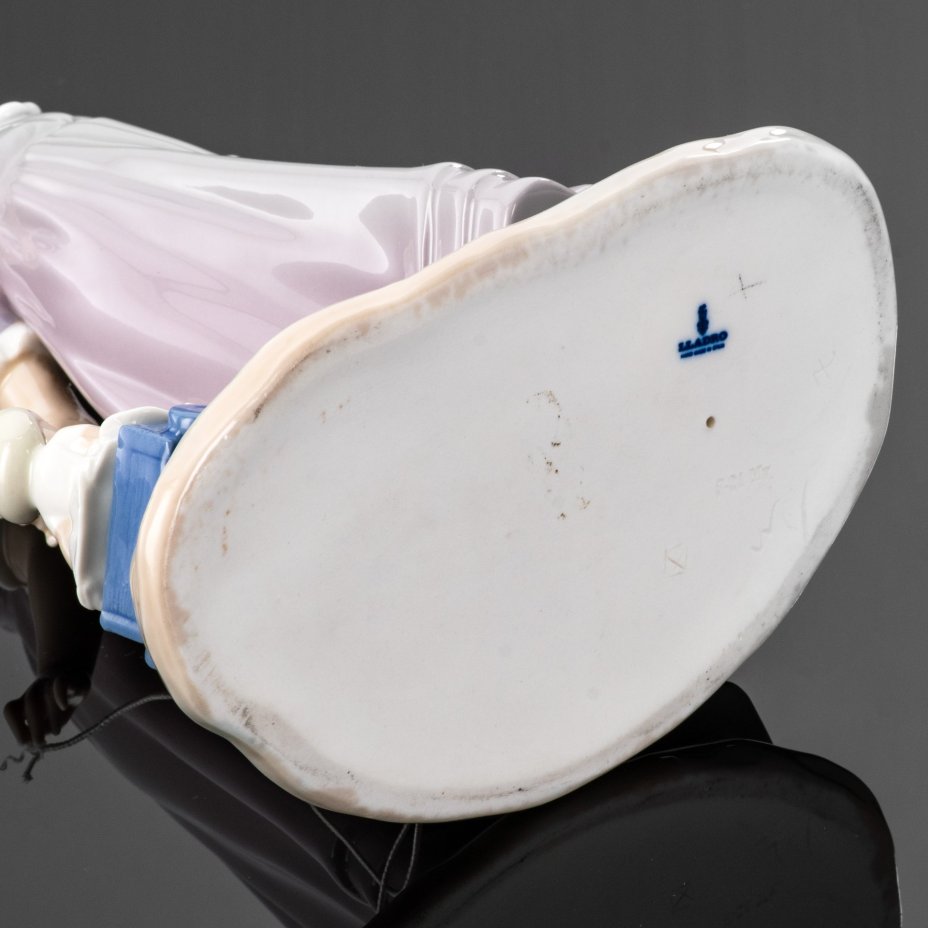 Статуэтка "Девочка с куклой", фарфор, роспись, Lladro, Испания, 1971-1974 гг.