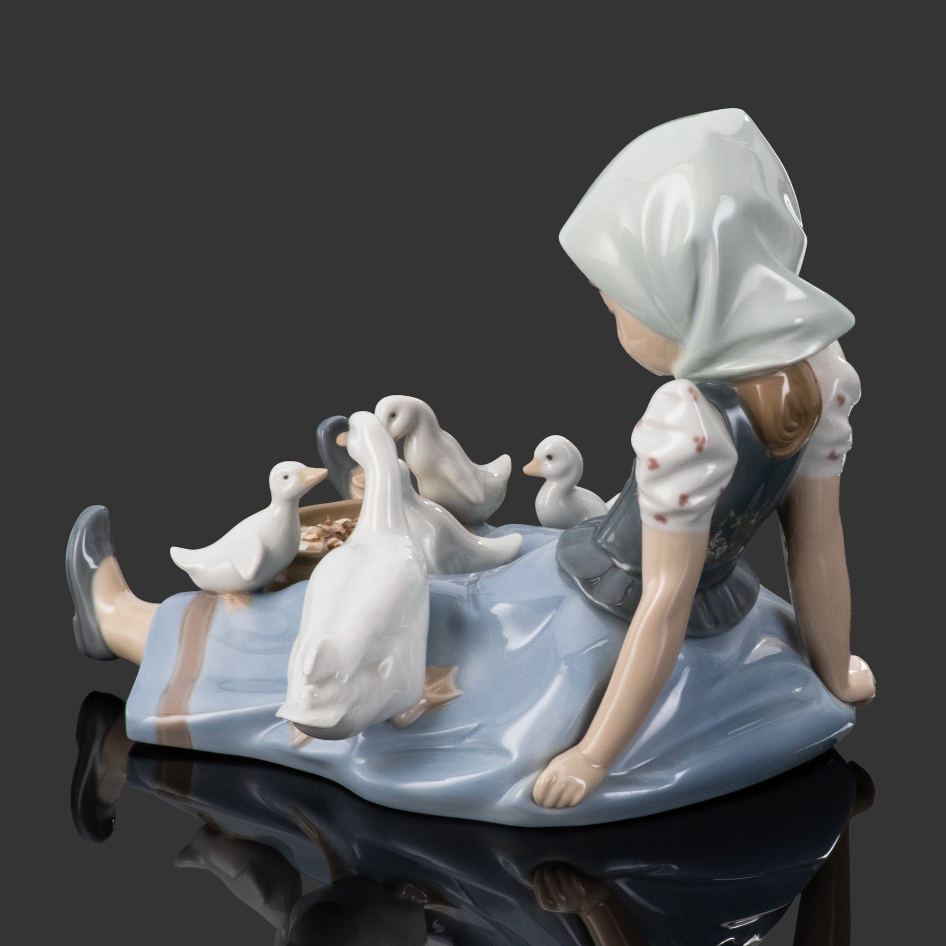 Статуэтка "My Hungry Brood" ("Мой голодный выводок"), скульптор Juan Huerta, фарфор, роспись, Lladro, Испания, 1979 г.