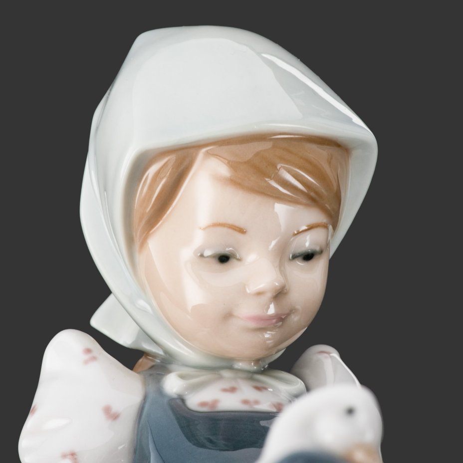 Статуэтка "My Hungry Brood" ("Мой голодный выводок"), скульптор Juan Huerta, фарфор, роспись, Lladro, Испания, 1979 г.